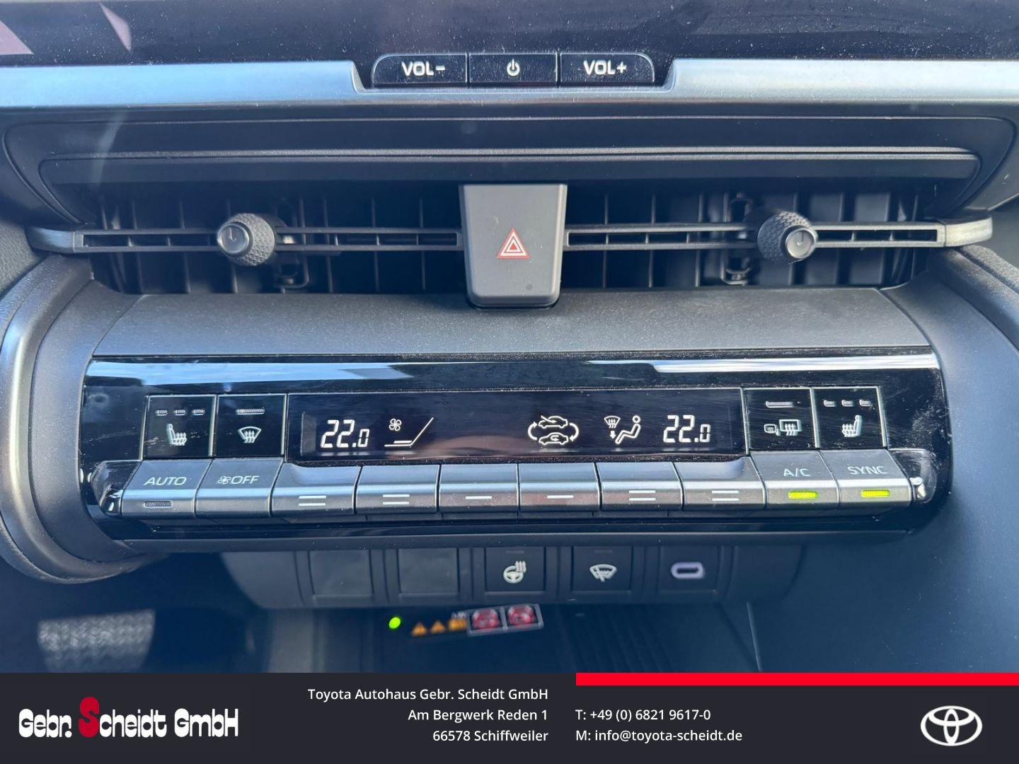 Toyota C-HR 1.8 Hybrid Team Deutschland Navi digitales