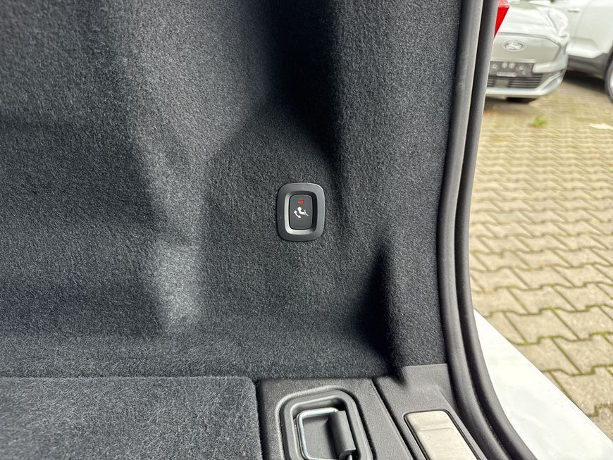 Volvo XC60 B5 B AWD Plus Dark