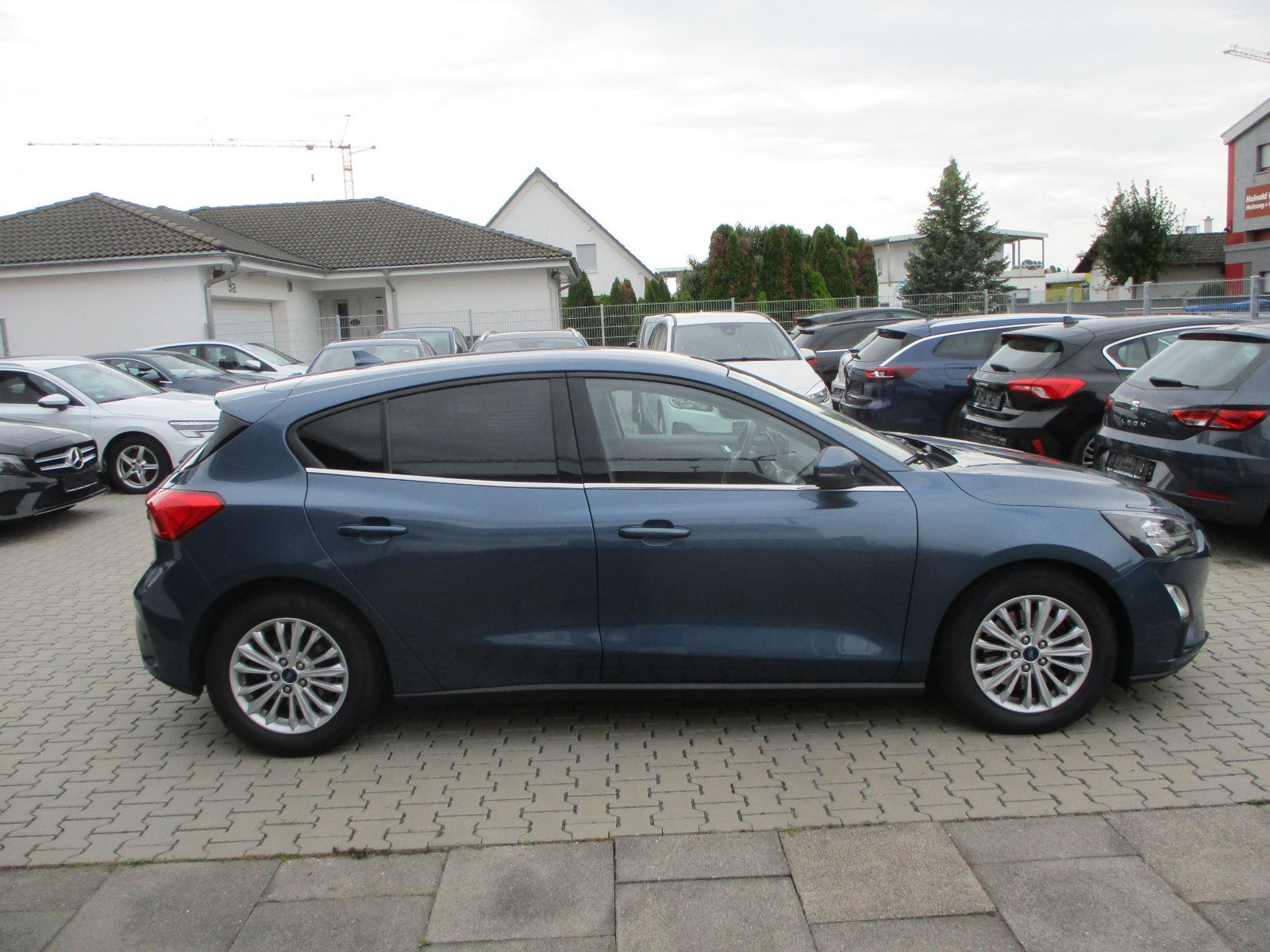 Ford Focus 2,0 - Samsaru's Car Outlet