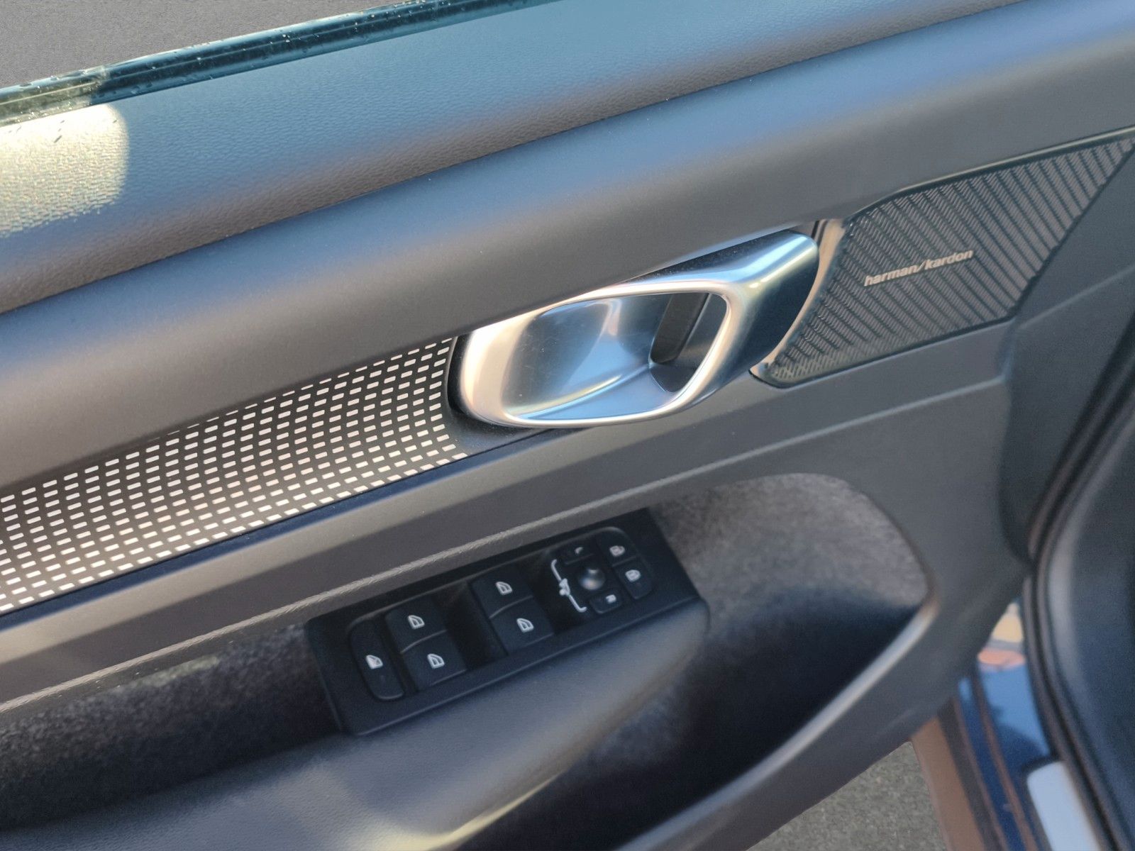 Volvo XC40 T5 R Design Recharge Plug-In Hybrid FWD