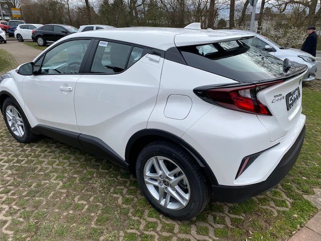 Toyota C-HR Hybrid Flow - Samsaru's Car Outlet