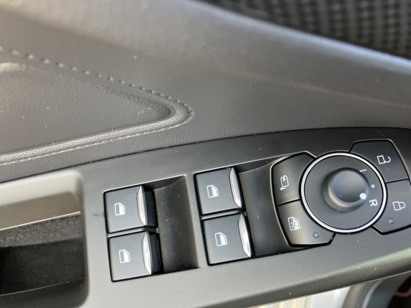 Ford Focus 1.0 Mhd ST-Line X HUD+WIPA+SHZ+TWA