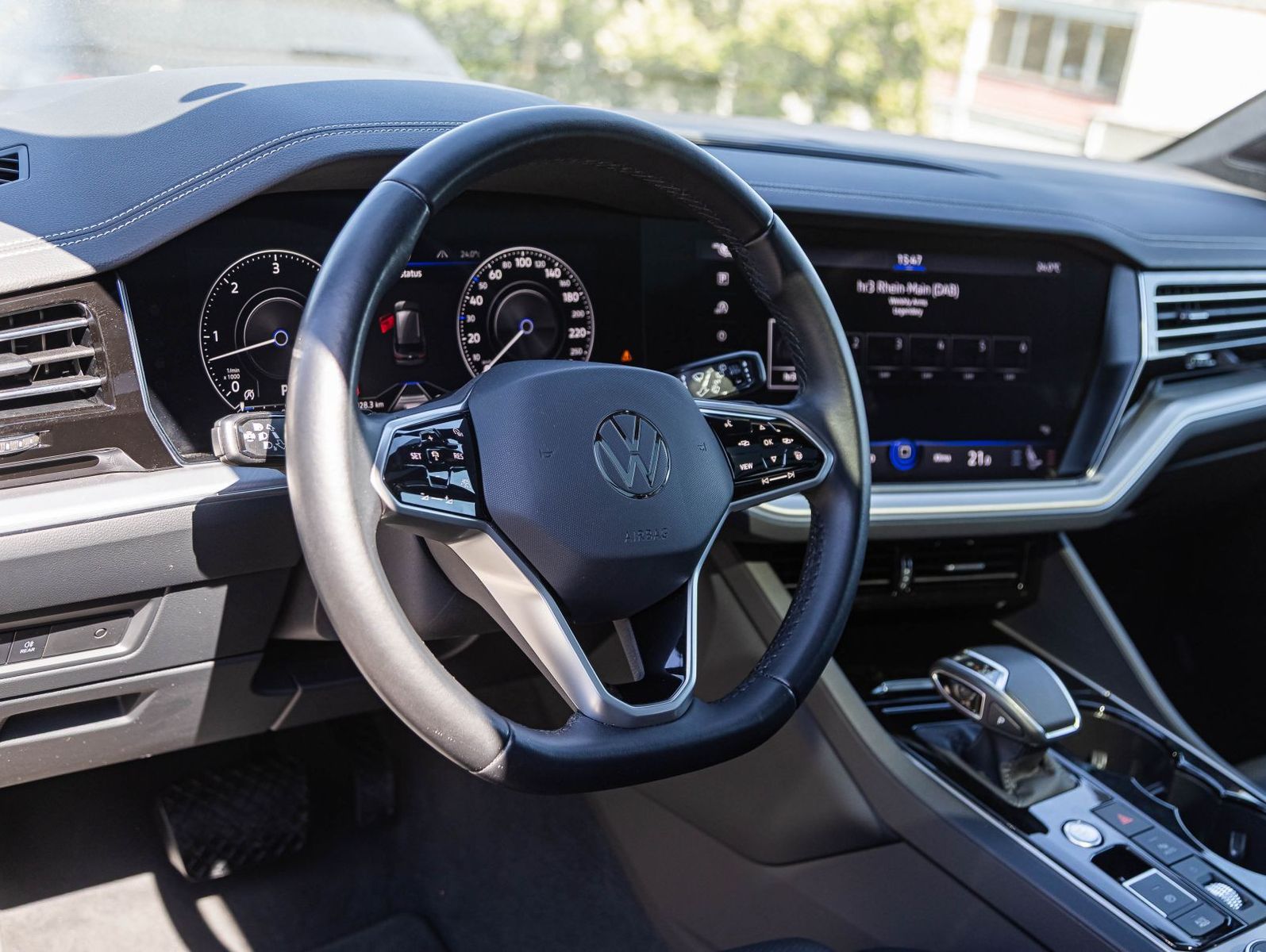 Volkswagen Touareg 3.0 TDI Elegance - Samsaru's Car Outlet