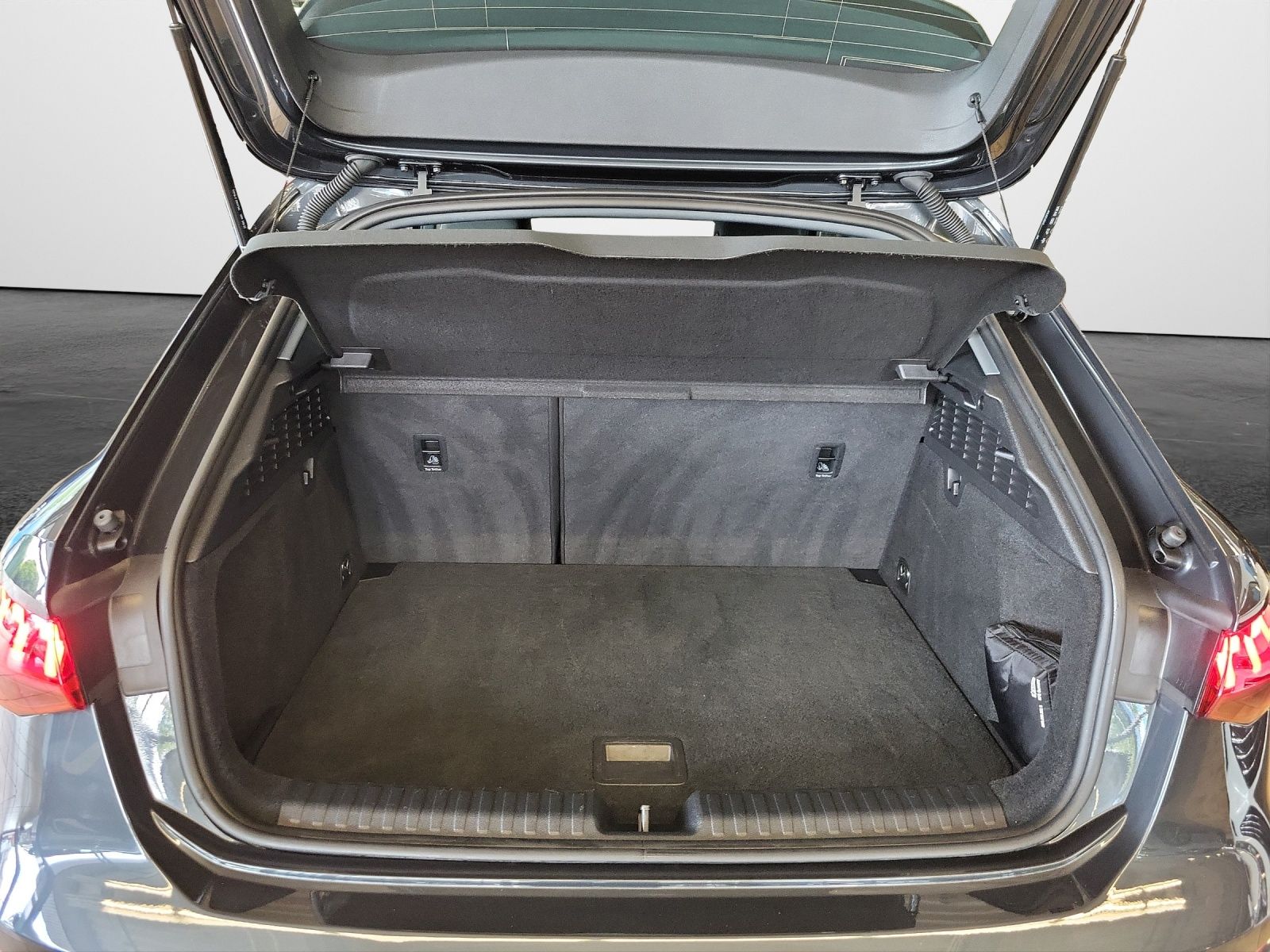 Audi A3 Sportback 35 TDI S tronic - Samsaru's Car Outlet