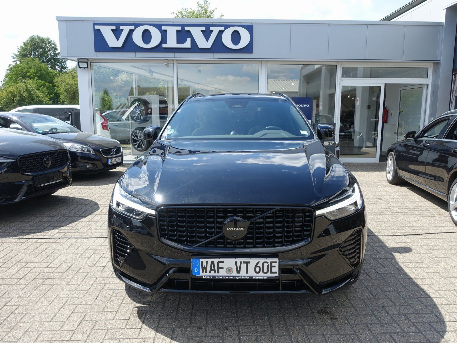 Volvo XC60 Black Edition T8 AWD Plug-in - Samsaru's Car Outlet