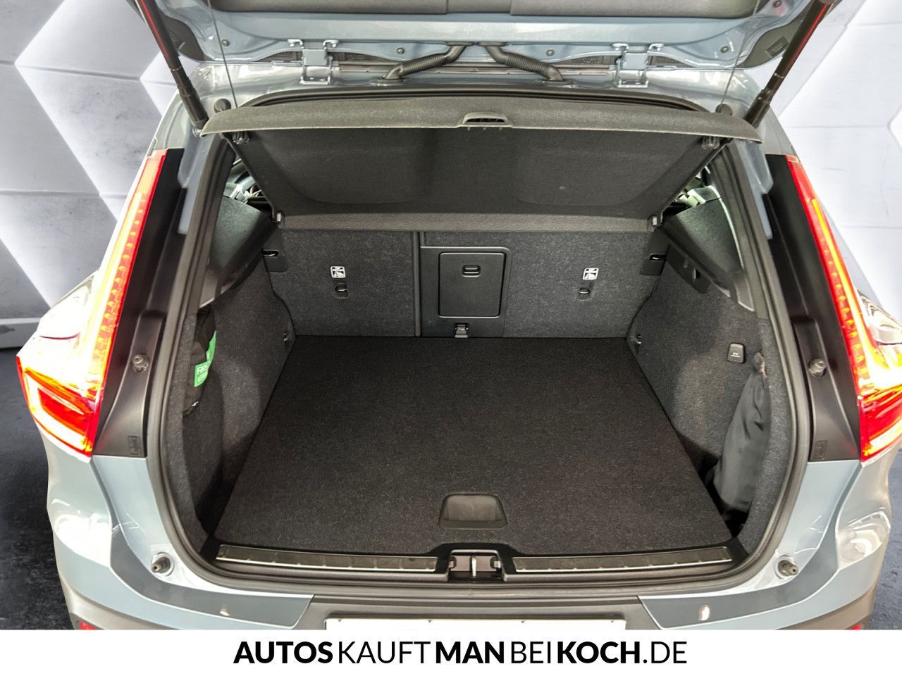 Volvo XC40 T4 Recharge Plus Bright - Samsaru's Car Outlet