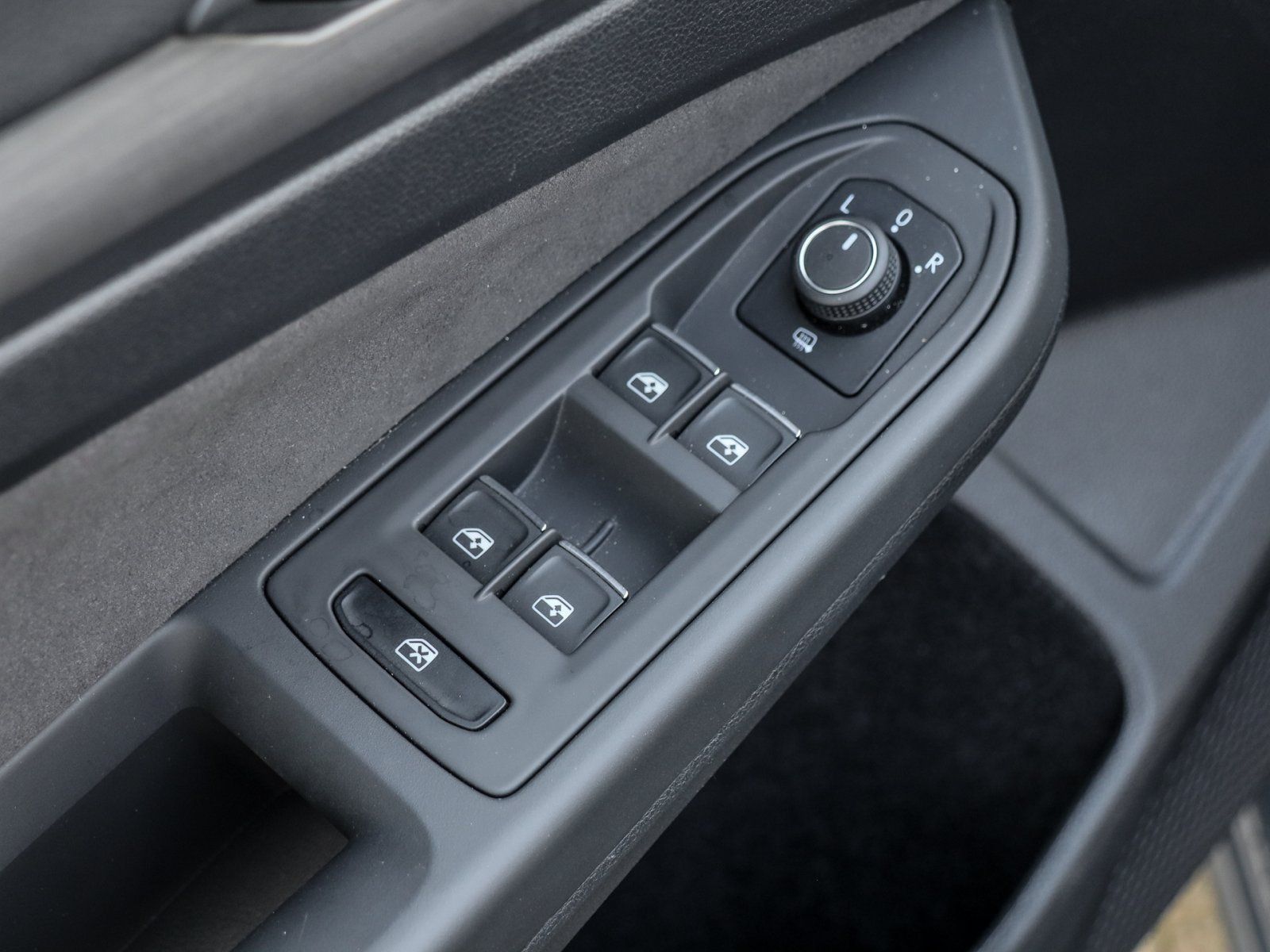Volkswagen Golf Style 2.0 TDI DSG - Samsaru's Car Outlet