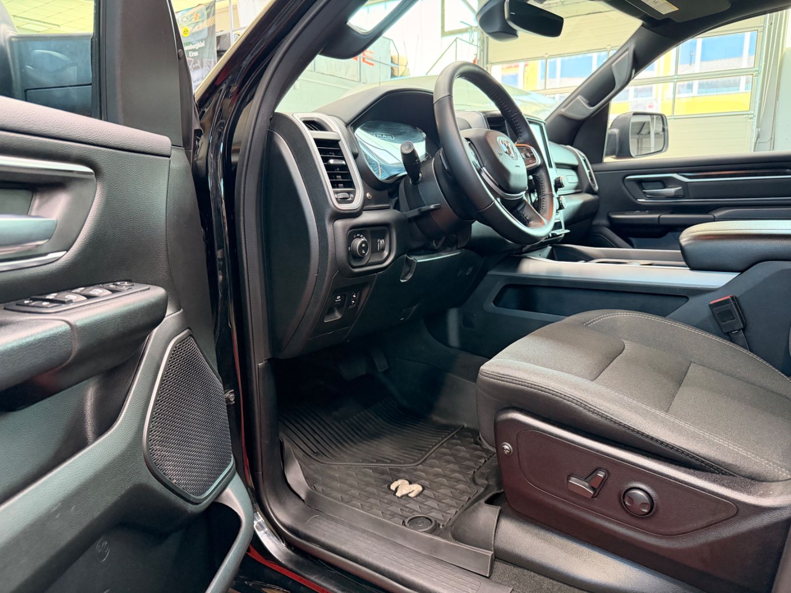 Dodge RAM 1500 3.0 EcoDiesel Bighorn Kamera Hardtop