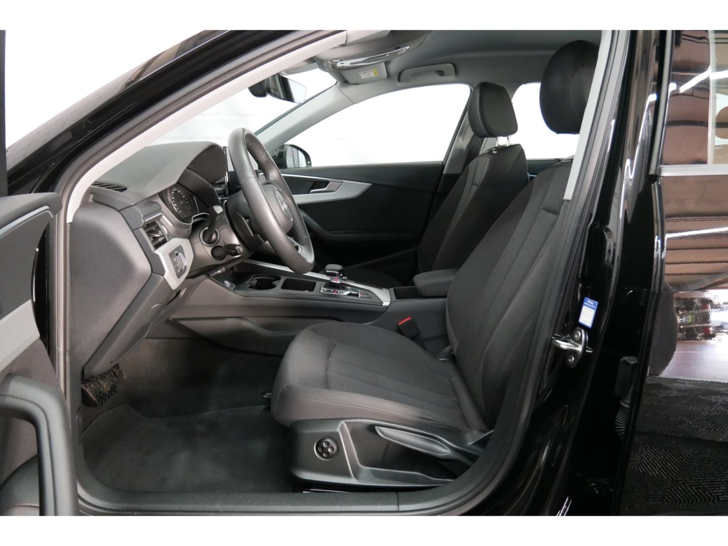 Audi A4 Av 30 TDI advanced - Samsaru's Car Outlet