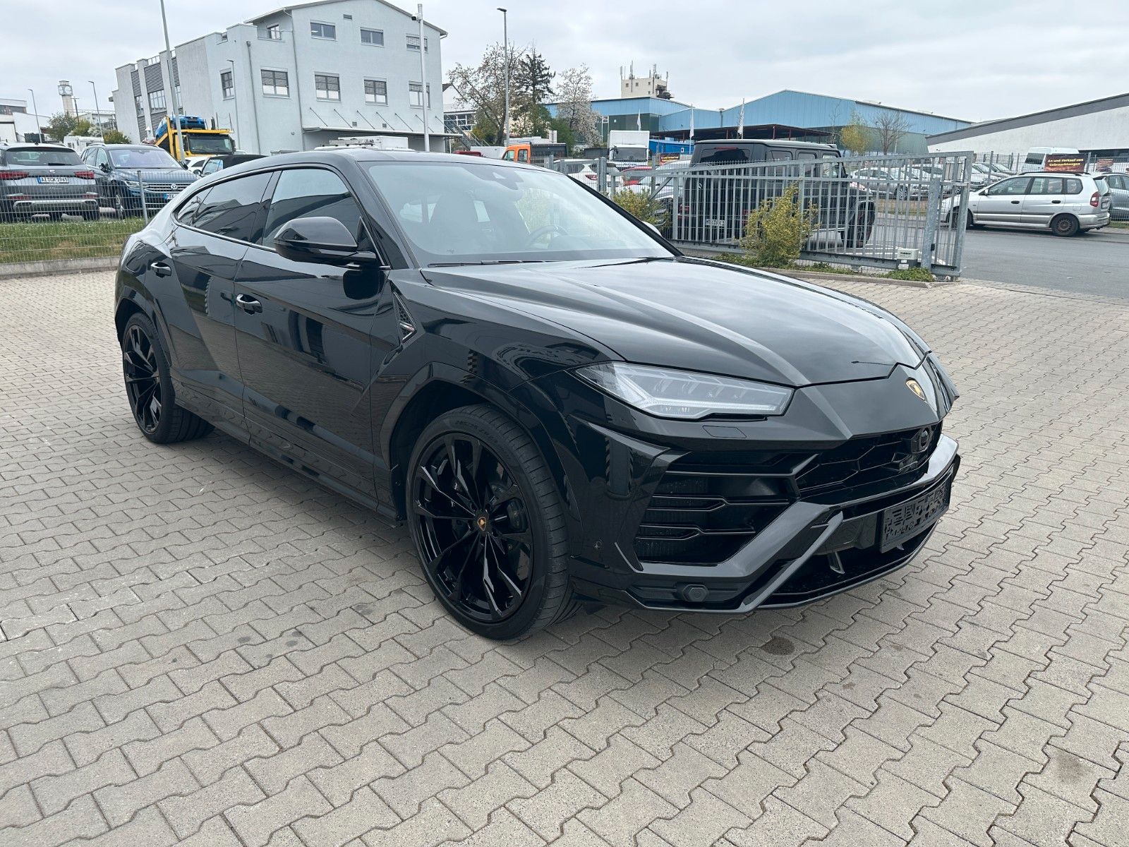 Lamborghini Urus 4.0 V8 - Samsaru's Car Outlet