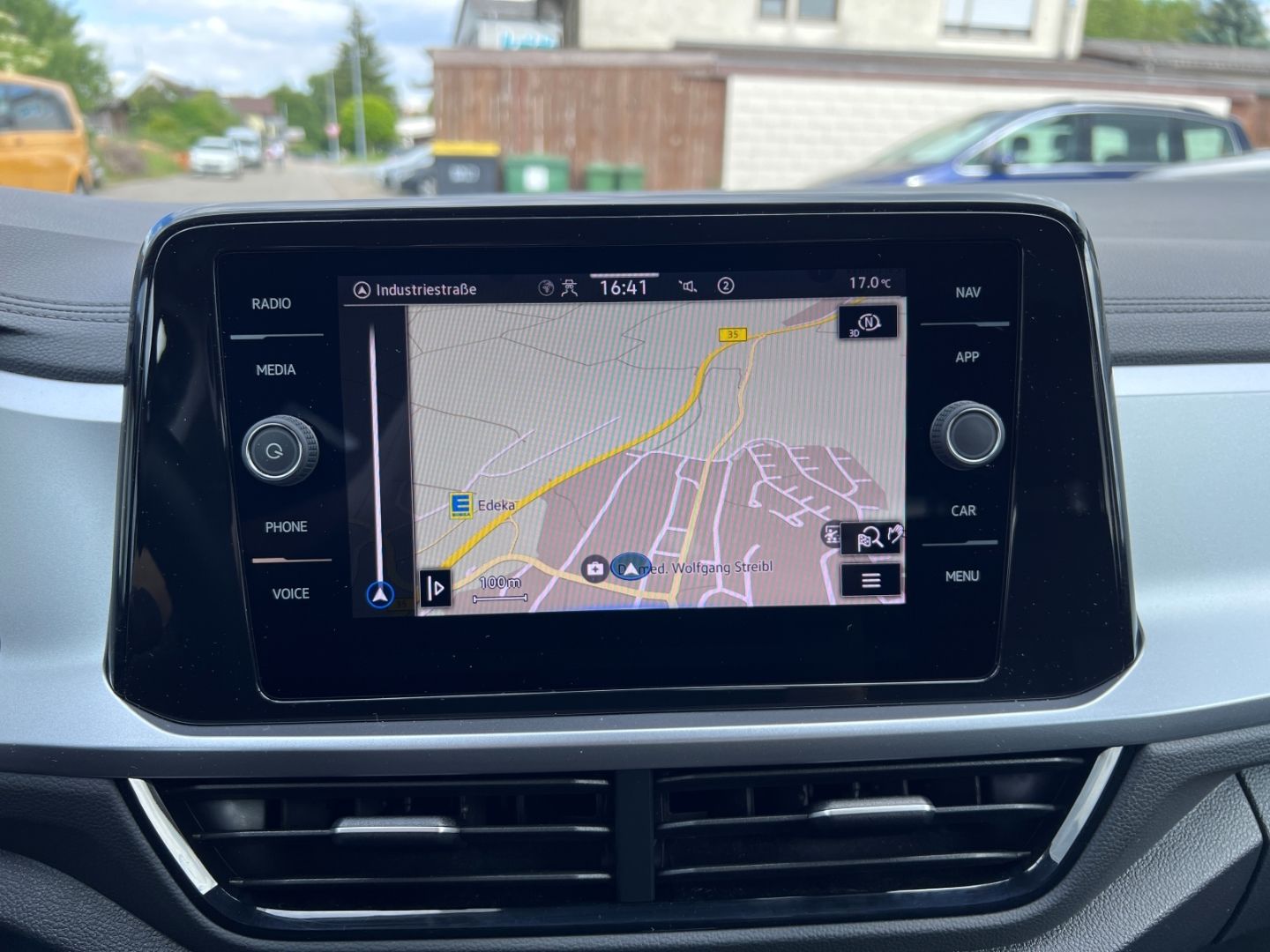 Volkswagen T-Roc 1.0TSI Life - Samsaru's Car Outlet