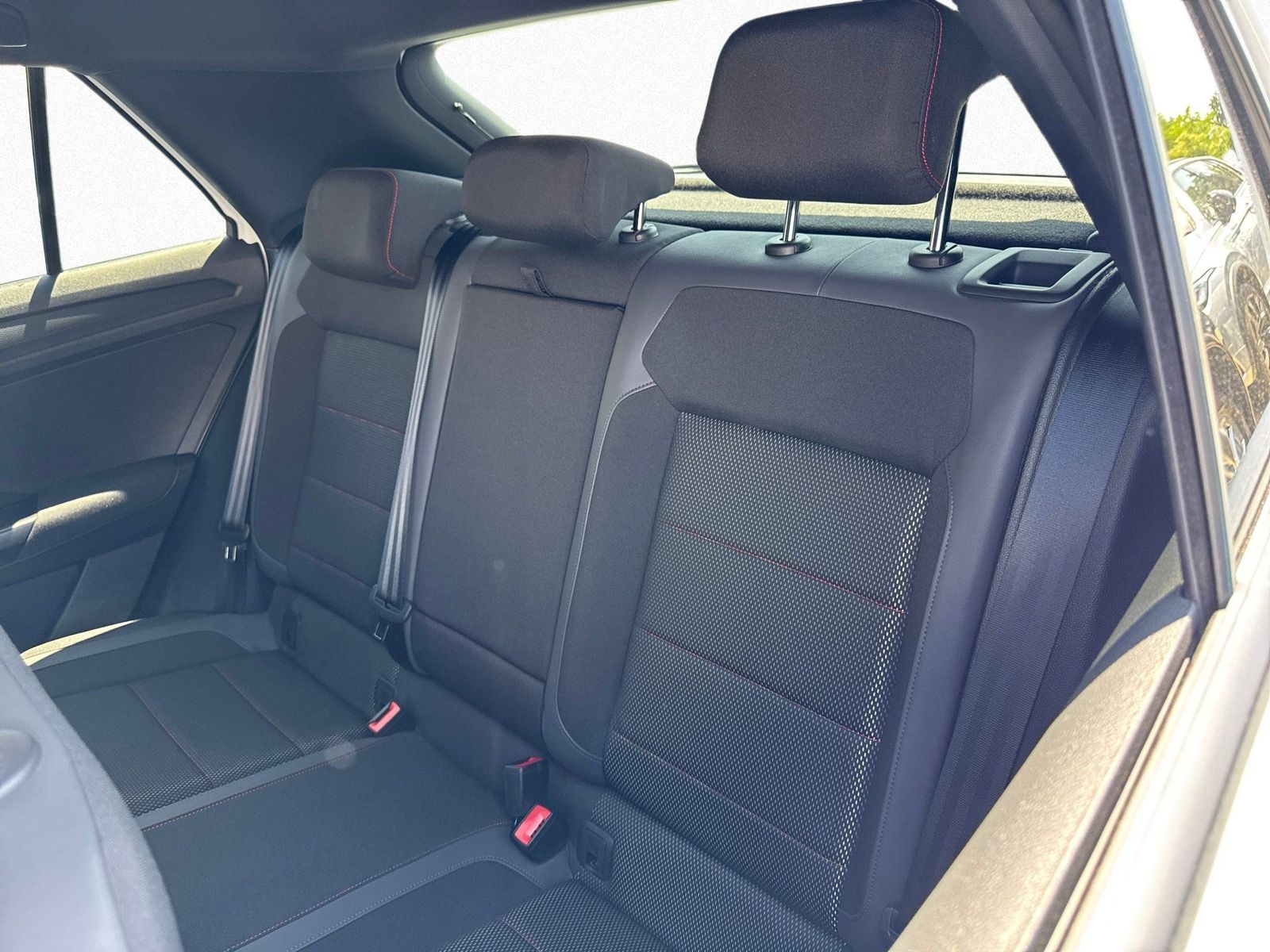 Volkswagen T-Roc 1.5 TSI R-Line - Samsaru's Car Outlet