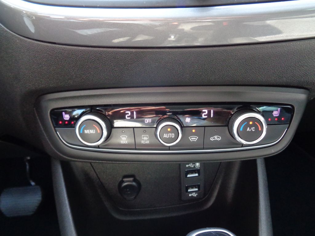Opel Crossland Elegance 1.5 Diesel - Samsaru's Car Outlet