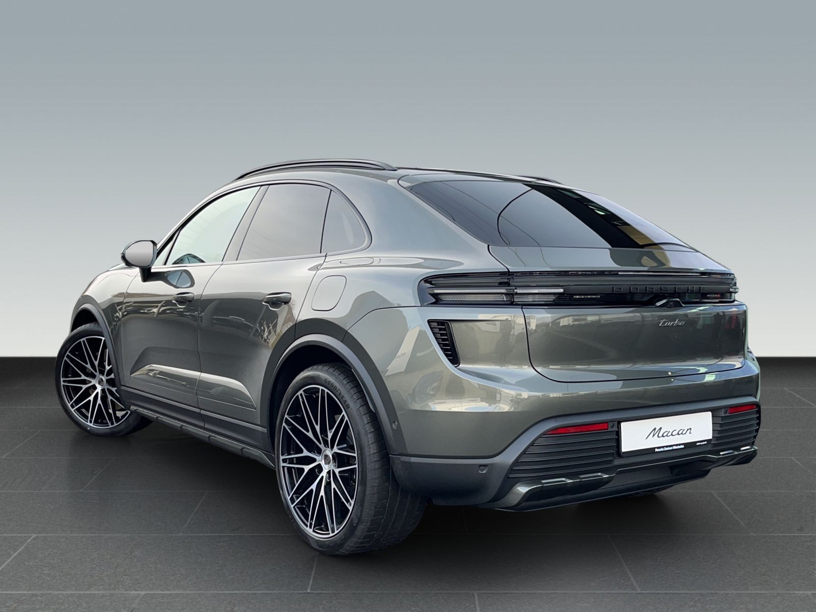 Porsche Macan Turbo - Samsaru's Car Outlet