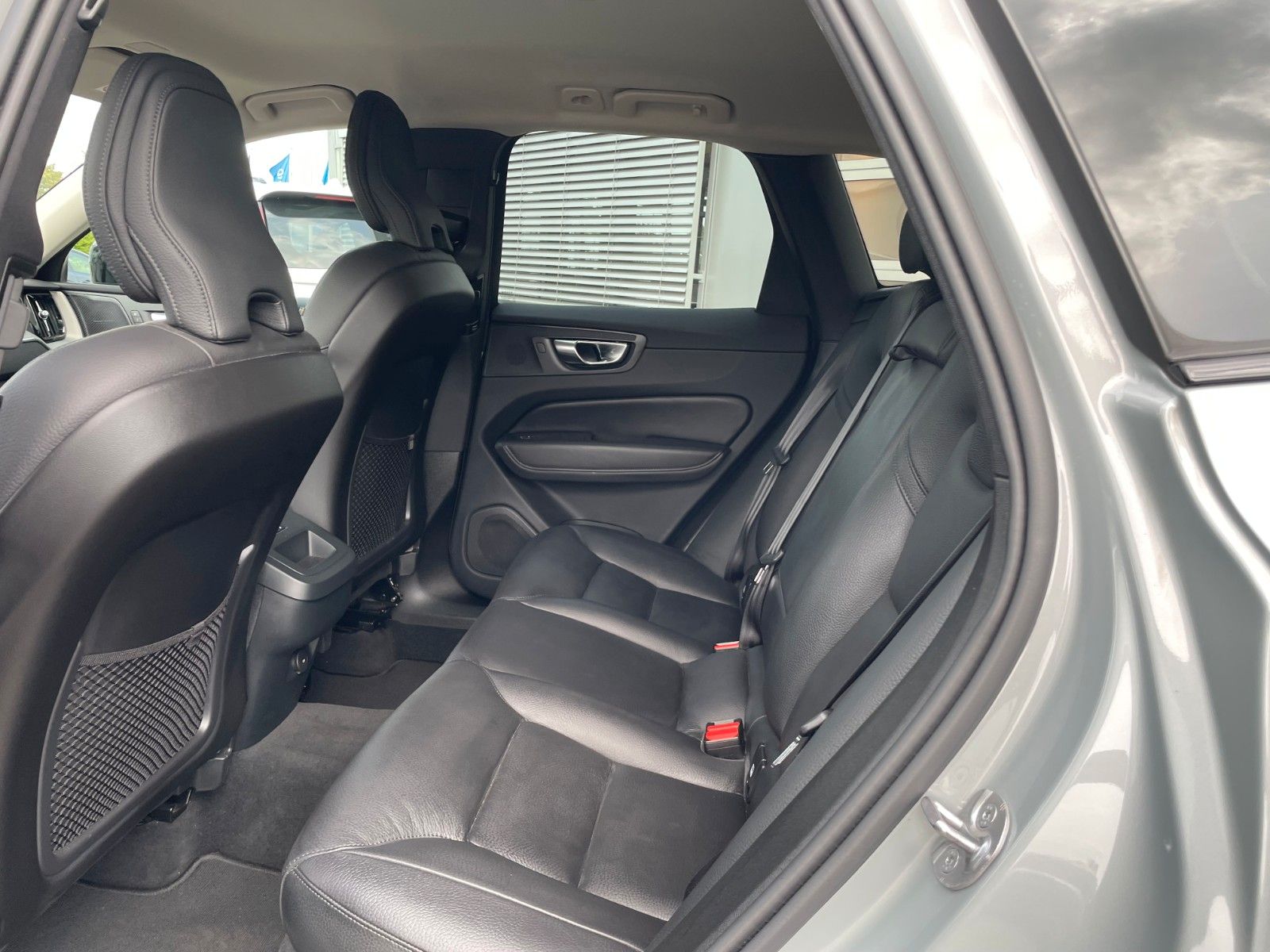 Volvo XC60 B5 AWD PLUS DARK-360-BLIS-H/K-Pilot-VollLED