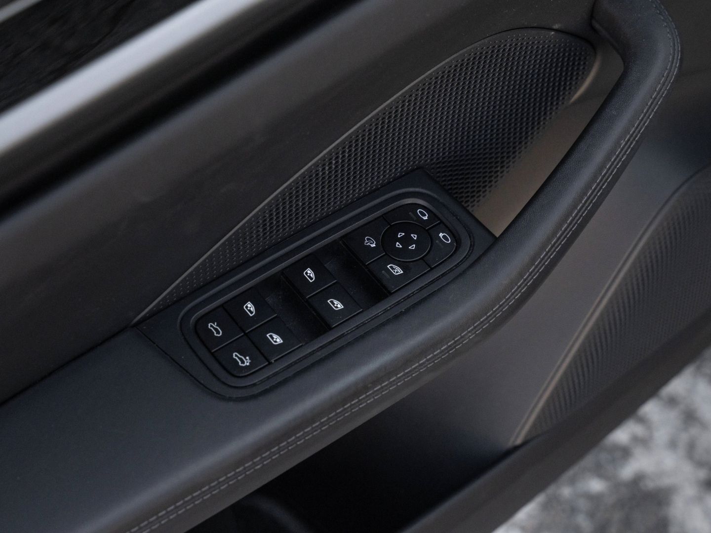 Porsche Macan 4 AHK Sport Chrono Paket Luftfederung