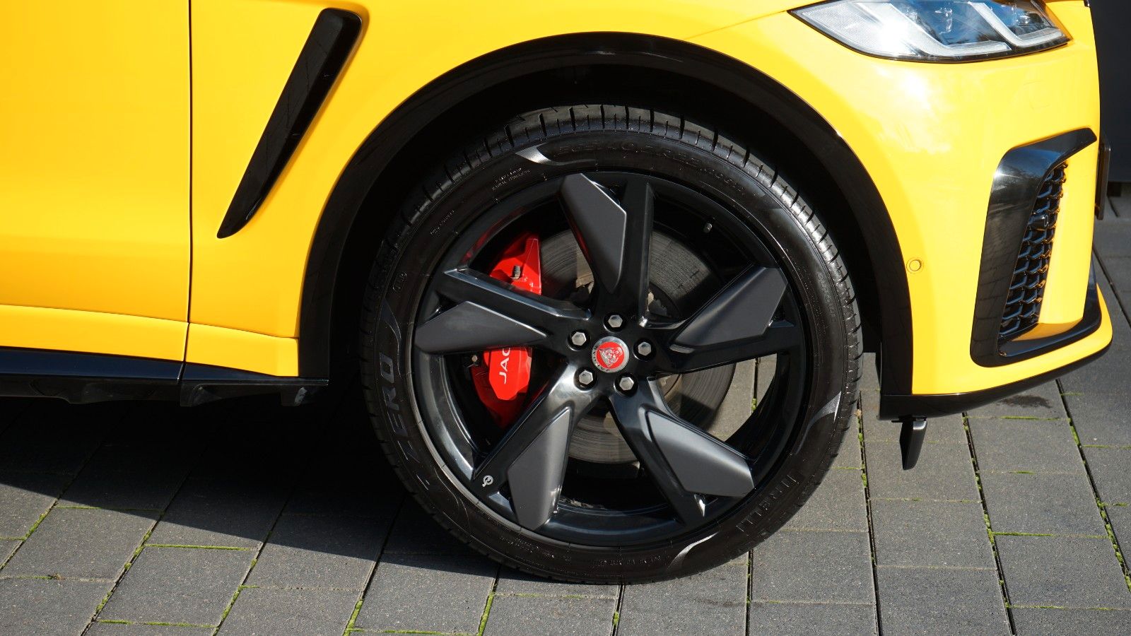 Jaguar F-PACE P550 SVR AWD*PANO*HUD*22"ALU*ACC*