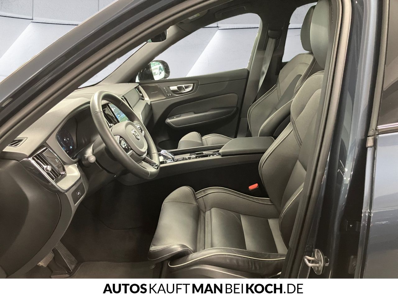 Volvo XC60 B5 AWD PlusDark ACC BLIS AHK 4xSHz VLED H&K