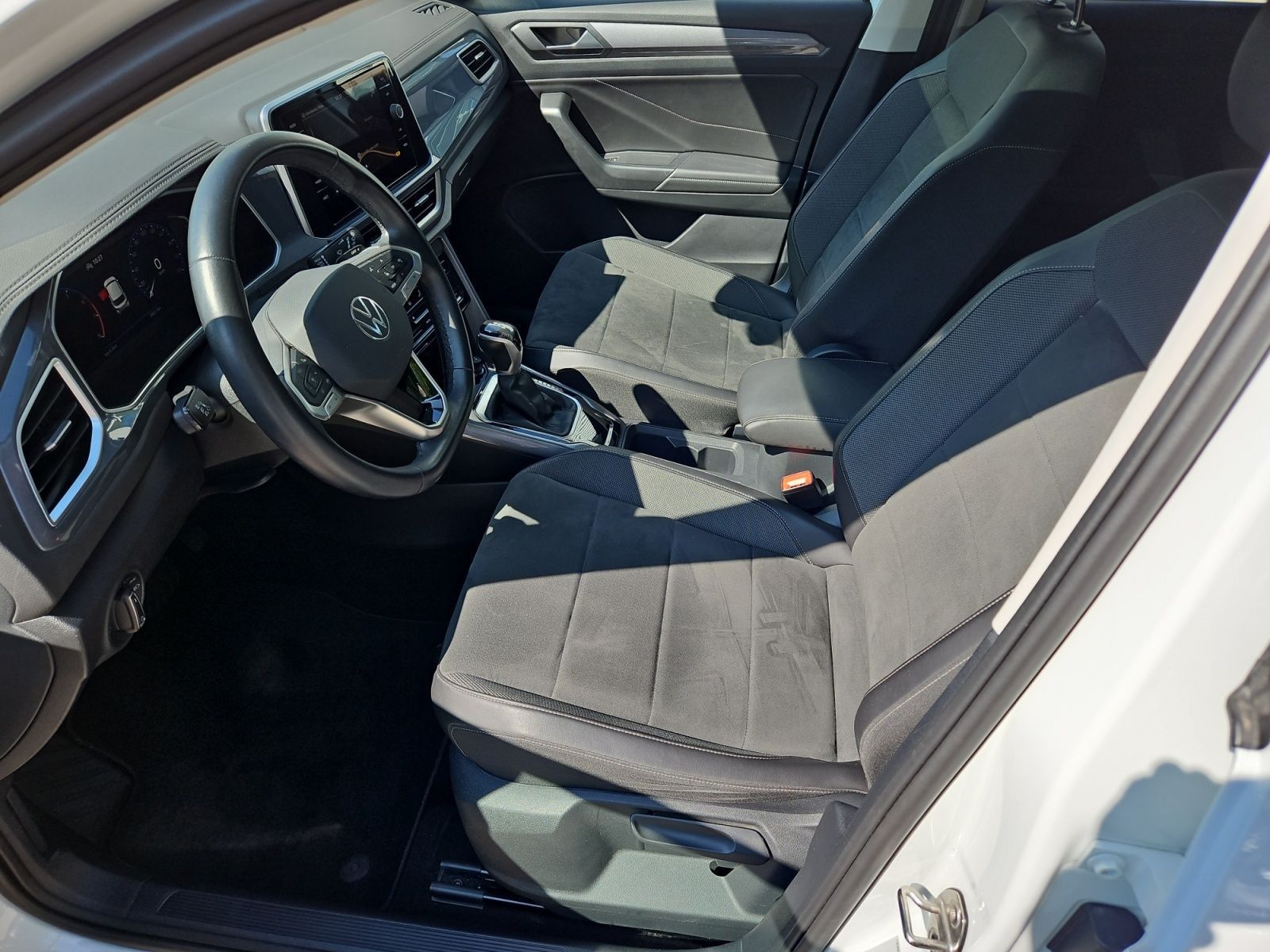 Volkswagen T-Roc 1.5 TSI Style - Samsaru's Car Outlet