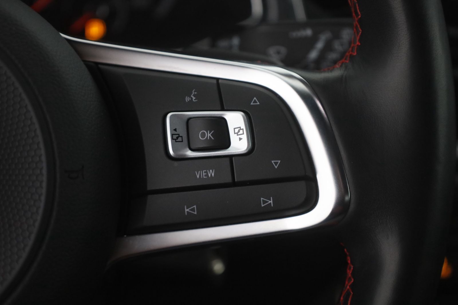 Volkswagen T-Roc 1.5 TSI DSG Sport - Samsaru's Car Outlet