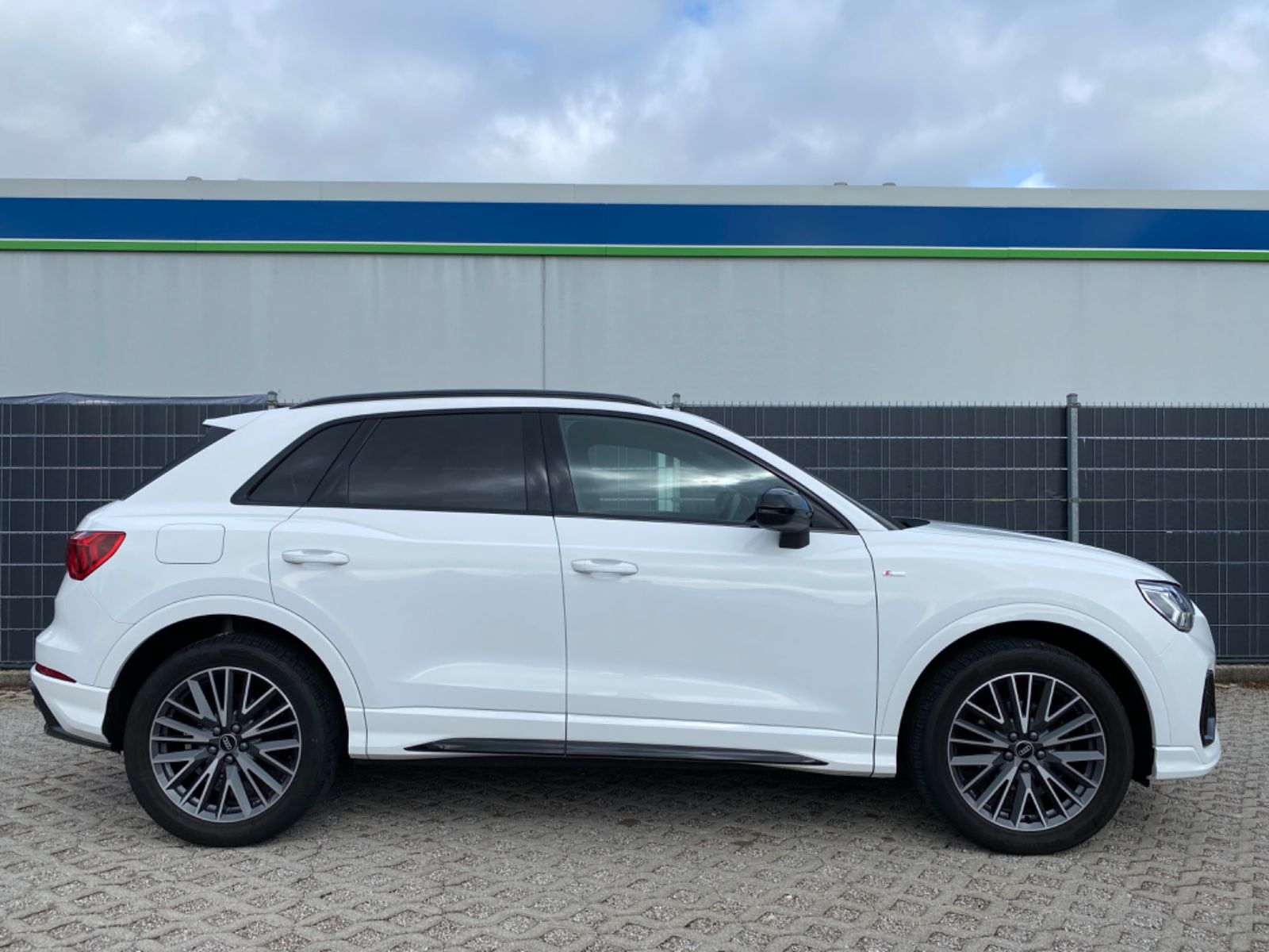 Audi Q3 35 TDI quattro S tronic S line - Samsaru's Car Outlet