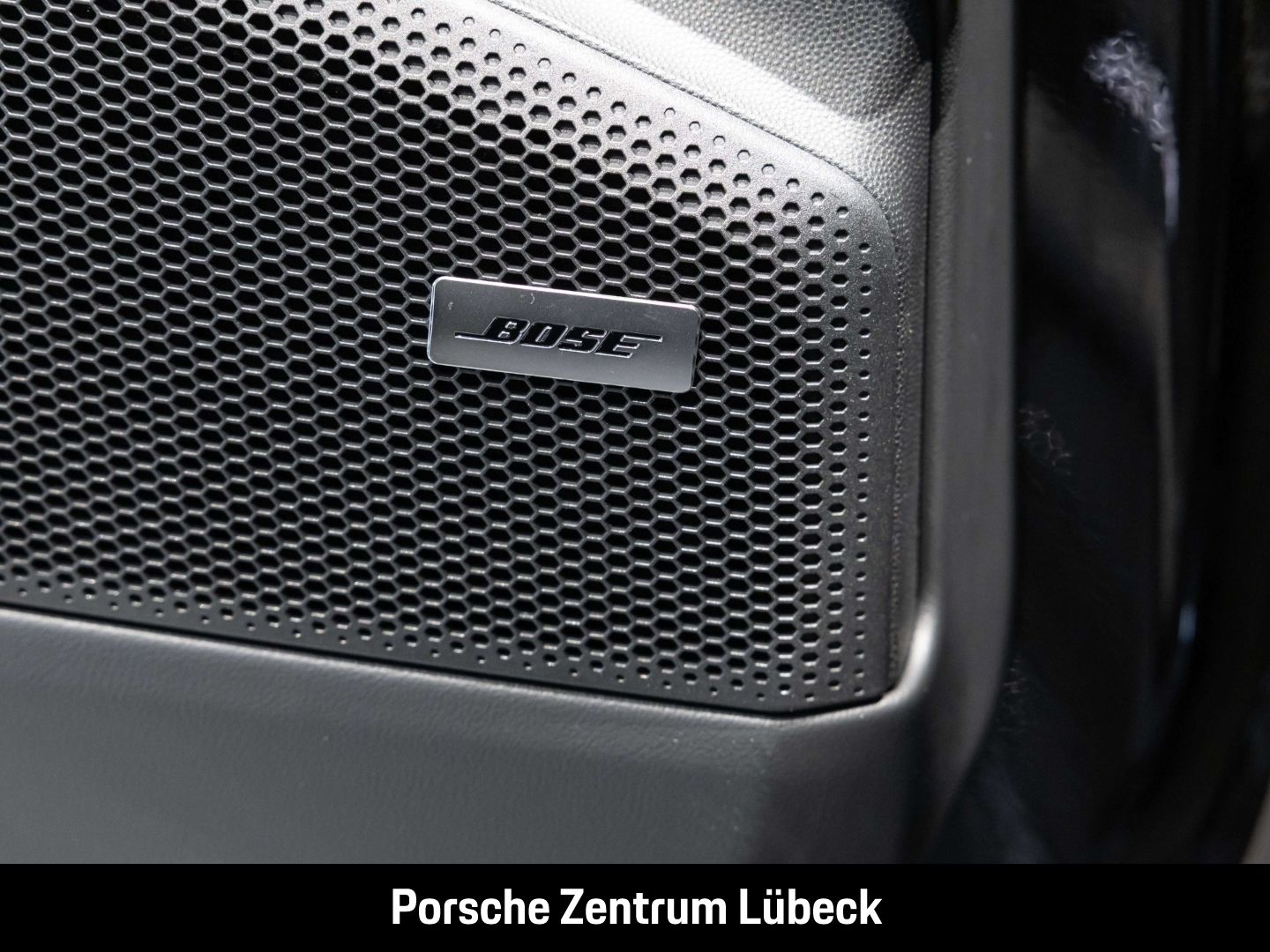 Porsche Macan - Samsaru's Car Outlet