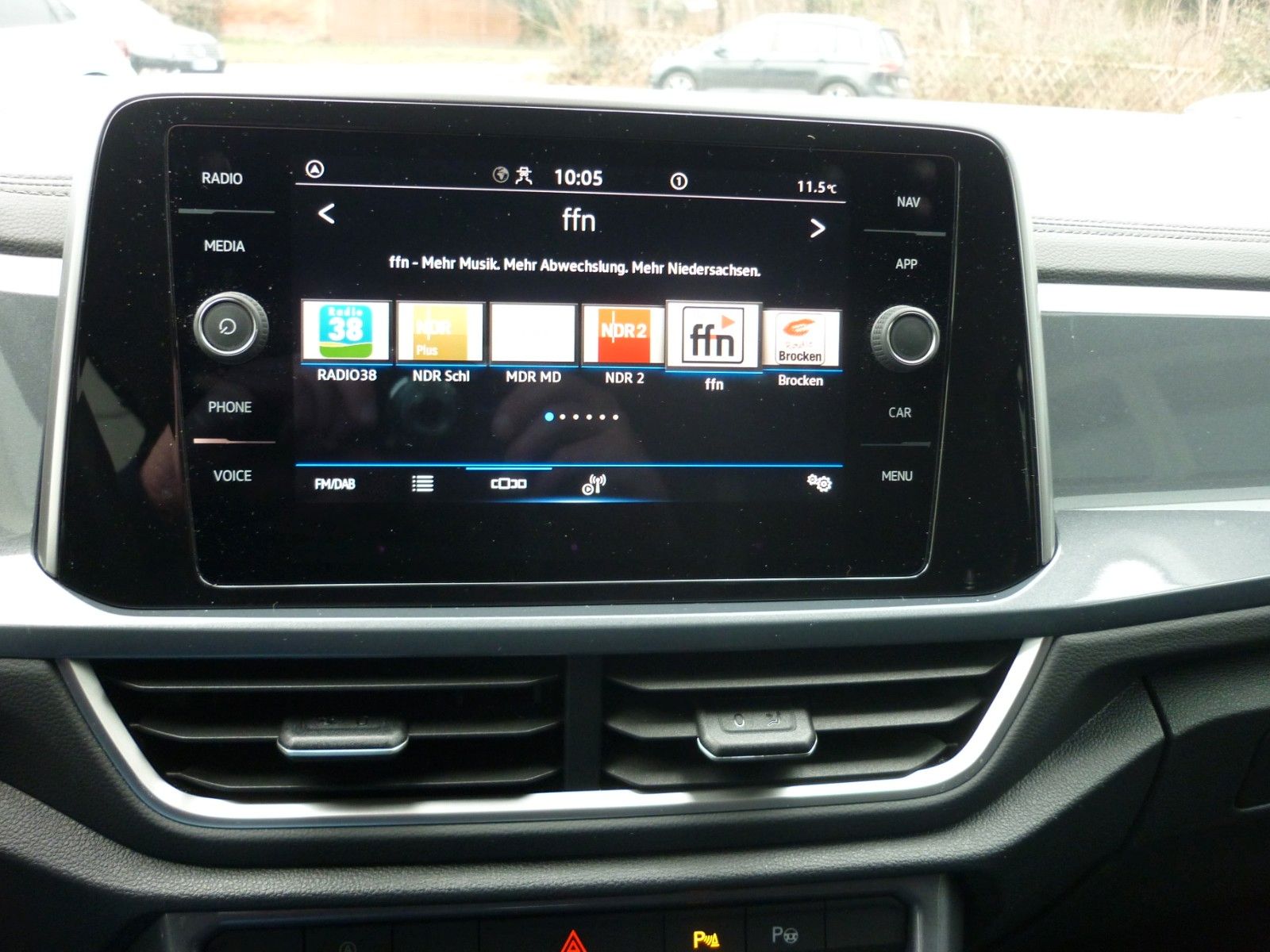 Volkswagen T-Roc Style 1.5 TSI - Samsaru's Car Outlet