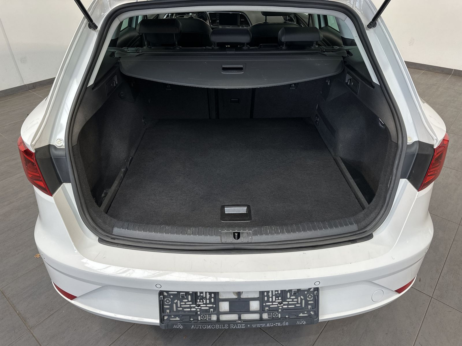 Seat Leon SpB 2.0 TDI DSG Style - Samsaru's Car Outlet