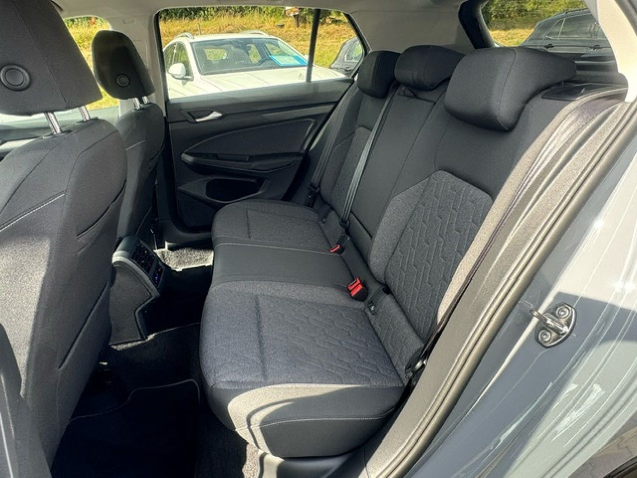 Volkswagen Golf VIII Move 1.5 TSI - Samsaru's Car Outlet