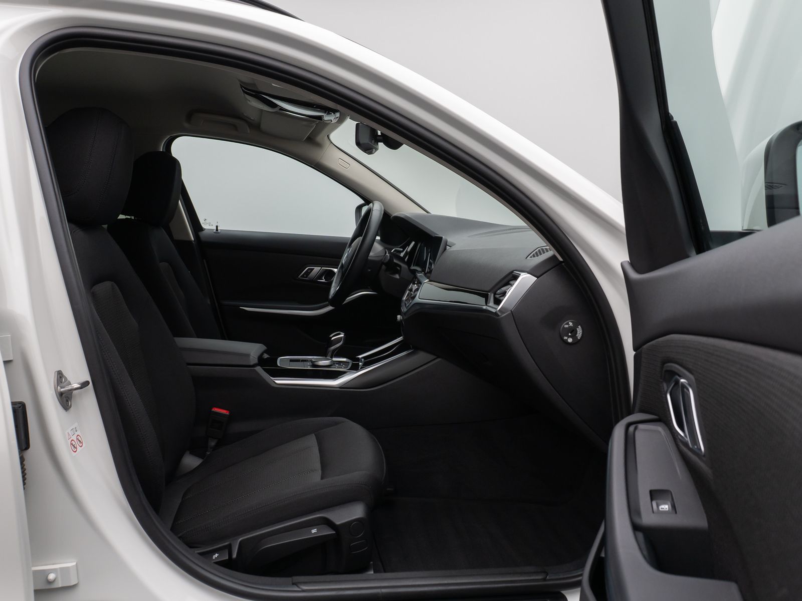 BMW 330e - Samsaru's Car Outlet