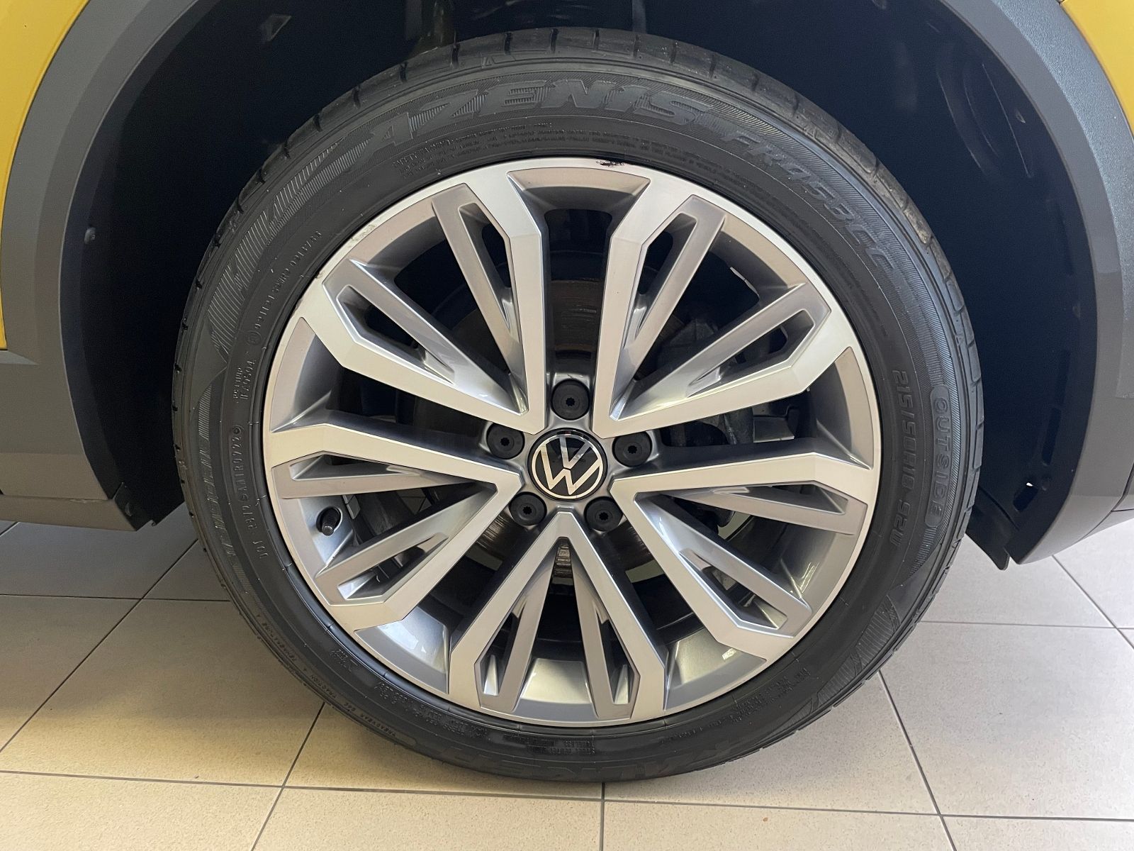 Volkswagen T-Roc 1.5 TSI Active - Samsaru's Car Outlet