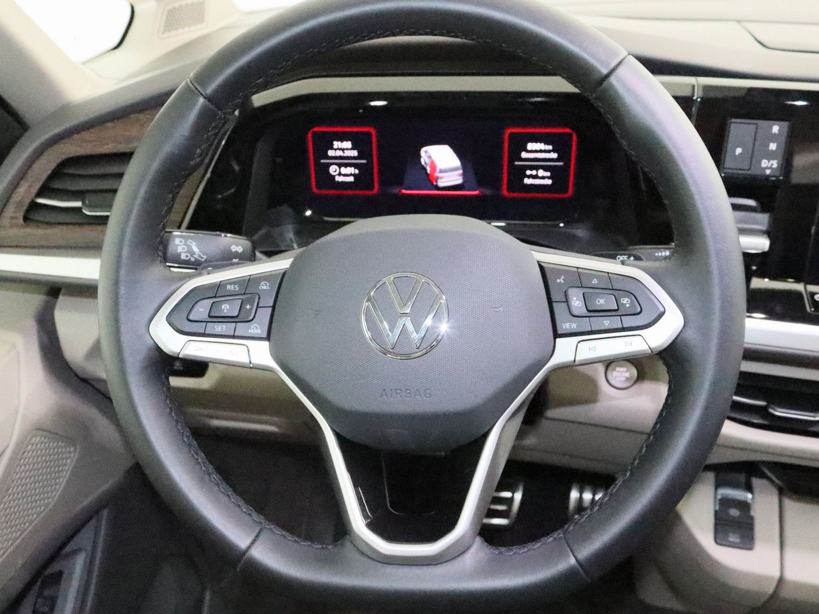 Volkswagen T7 Multivan 2.0 TDI Style - Samsaru's Car Outlet