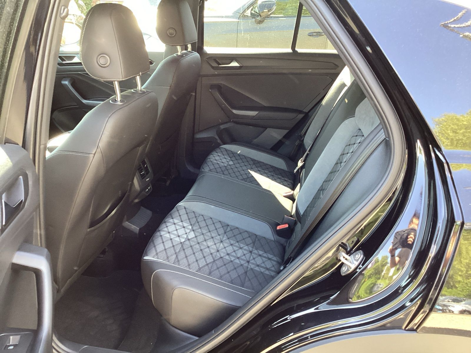 Volkswagen T-Roc 1.5TSI R-Line - Samsaru's Car Outlet