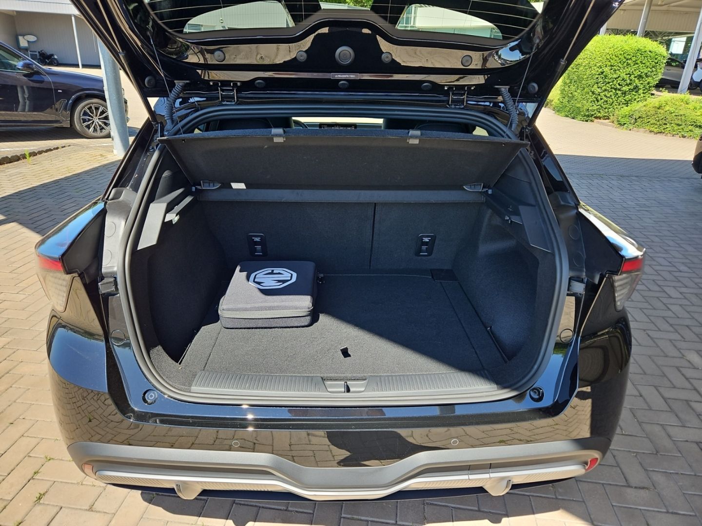 MG4 Luxury / 64 kWh / Navi / SHZ / 360°-Kamera