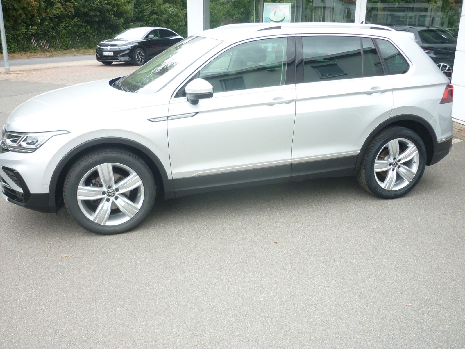 Volkswagen Tiguan 2.0 TDI Elegance - Samsaru's Car Outlet
