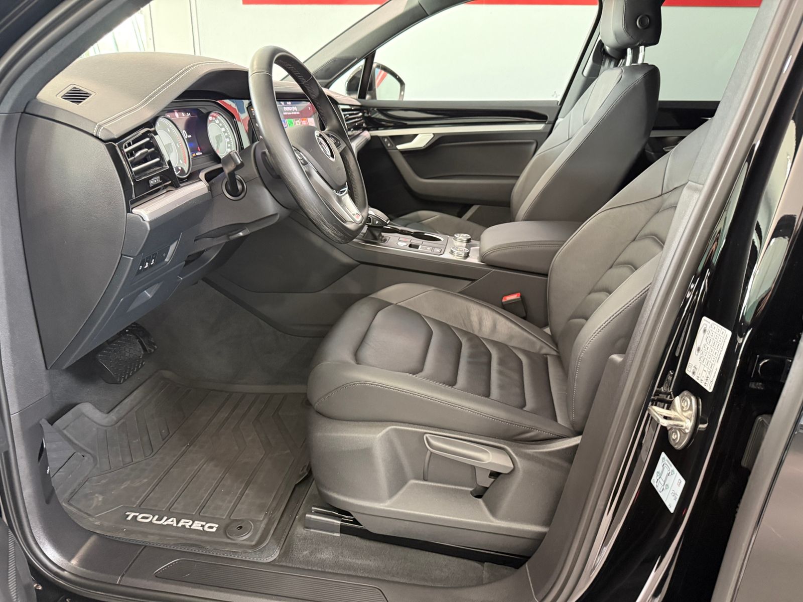 Volkswagen Touareg 3.0TDI V6 4MOTION - Samsaru's Car Outlet