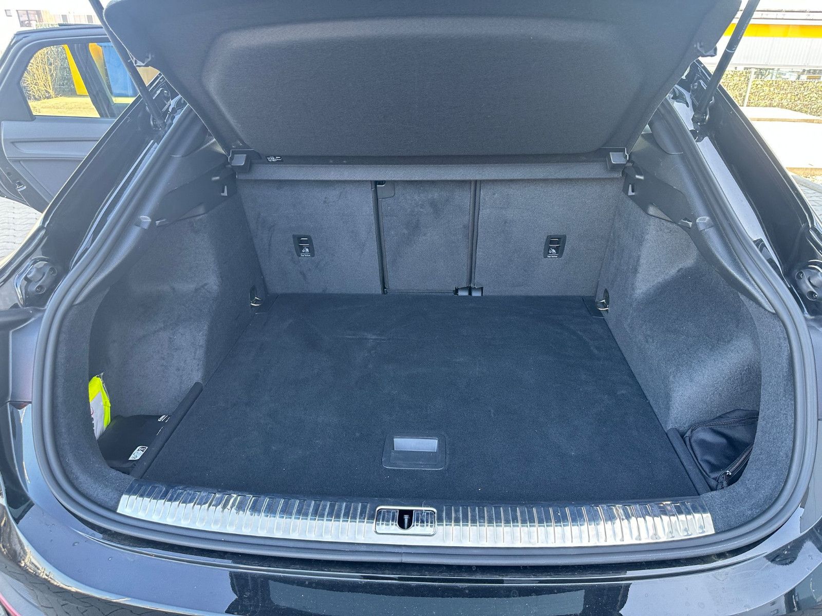 Audi Q3 35 TDI Sportback S line - Samsaru's Car Outlet