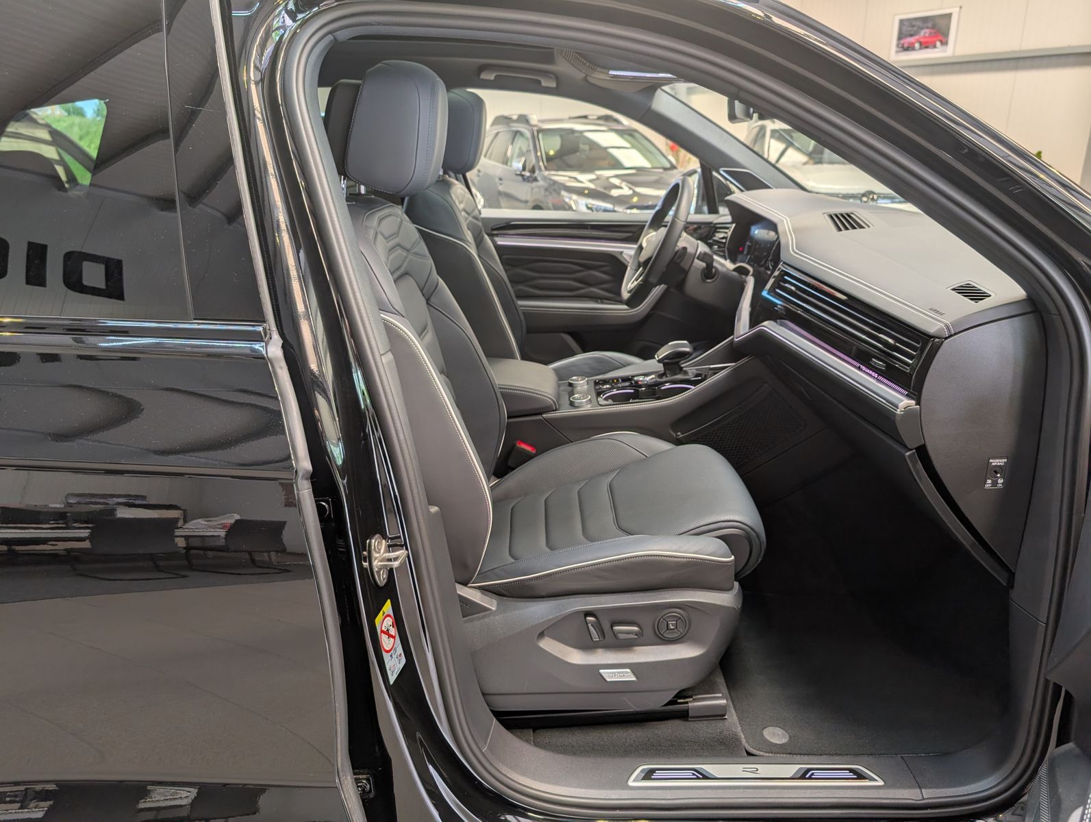 Volkswagen Touareg 3.0TDI 4M R-Line VOLL Black 22" UPE 114T