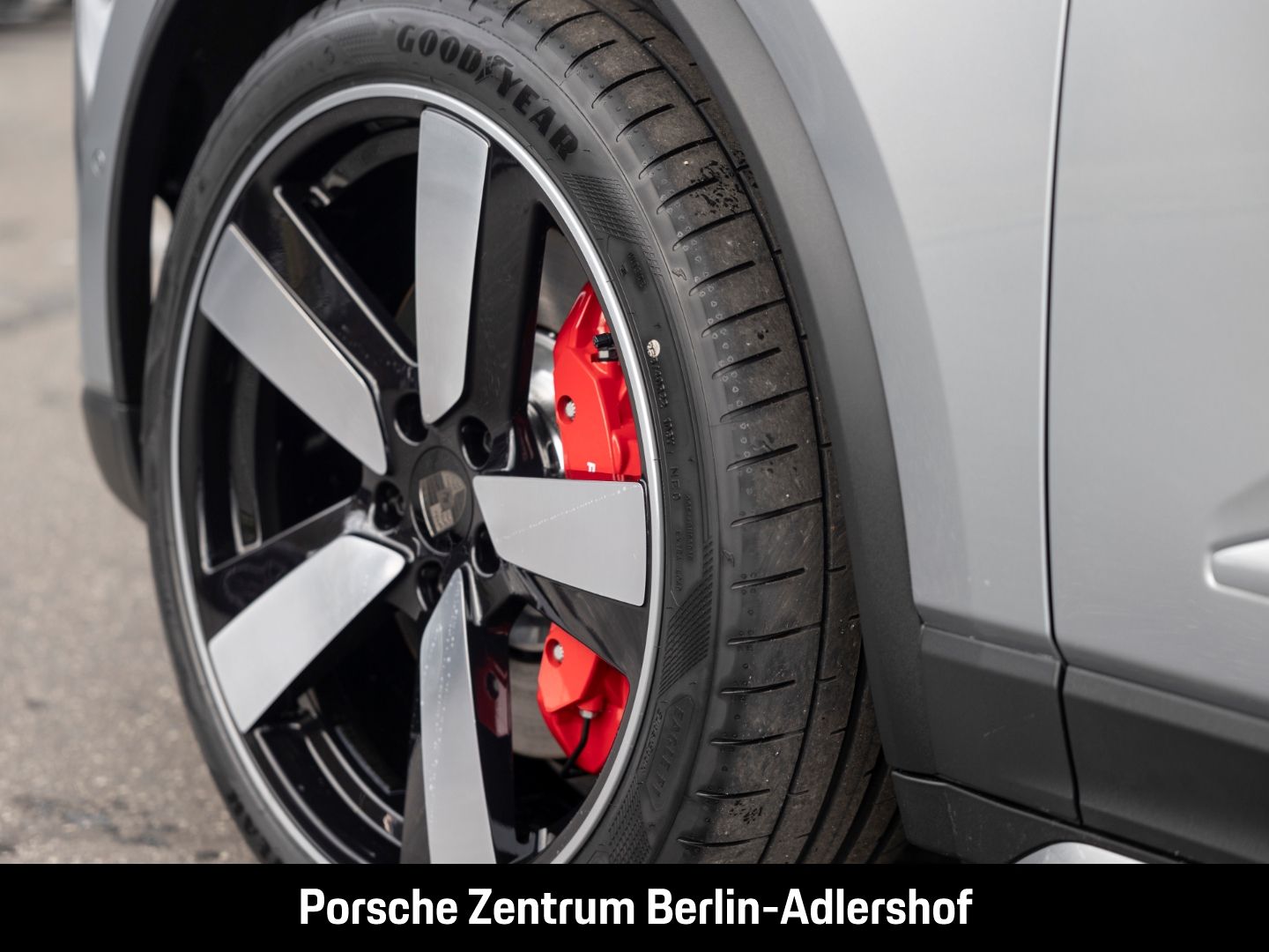 Porsche Macan Turbo - Samsaru's Car Outlet