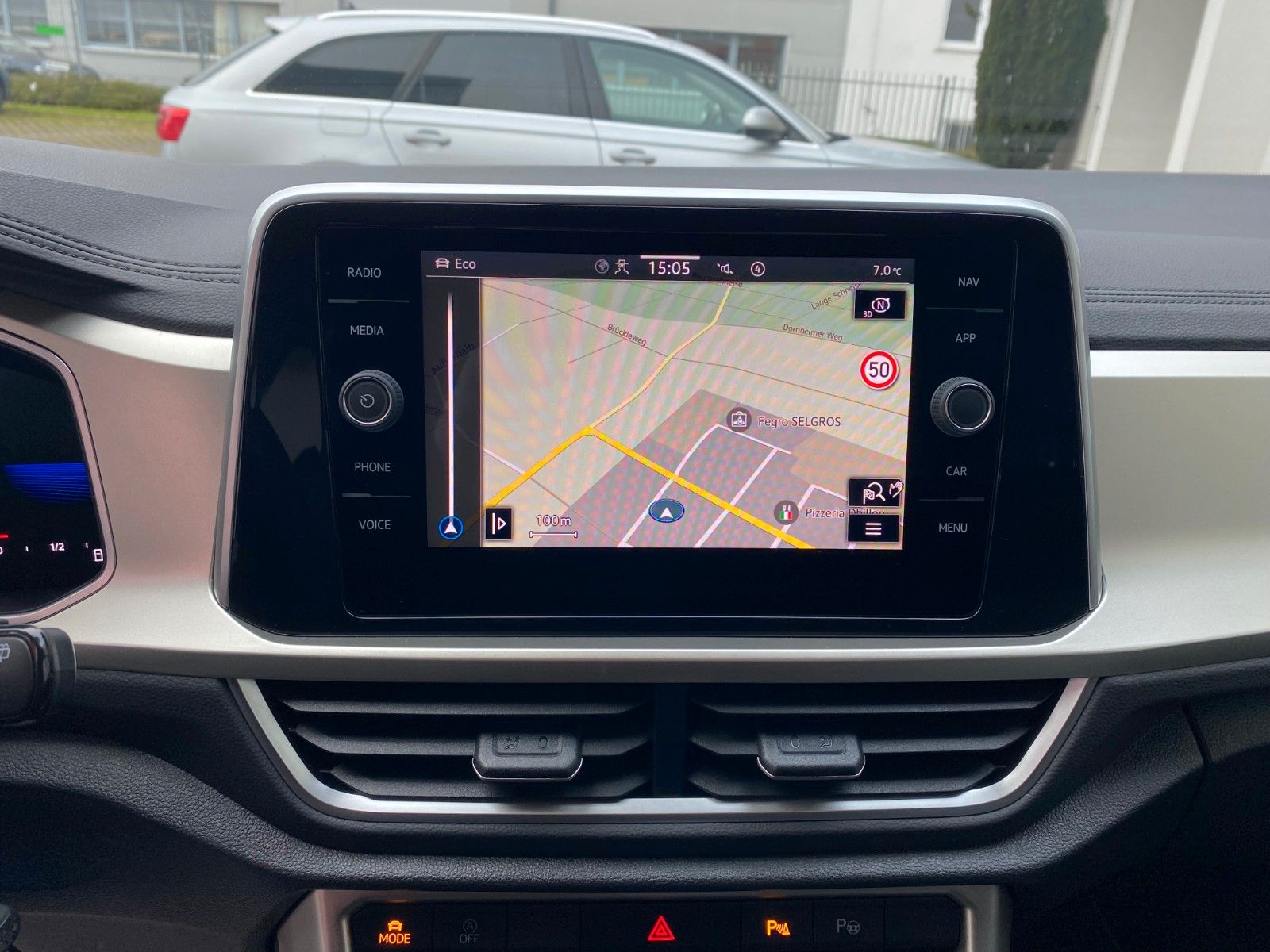 Volkswagen T-Roc Move - Samsaru's Car Outlet