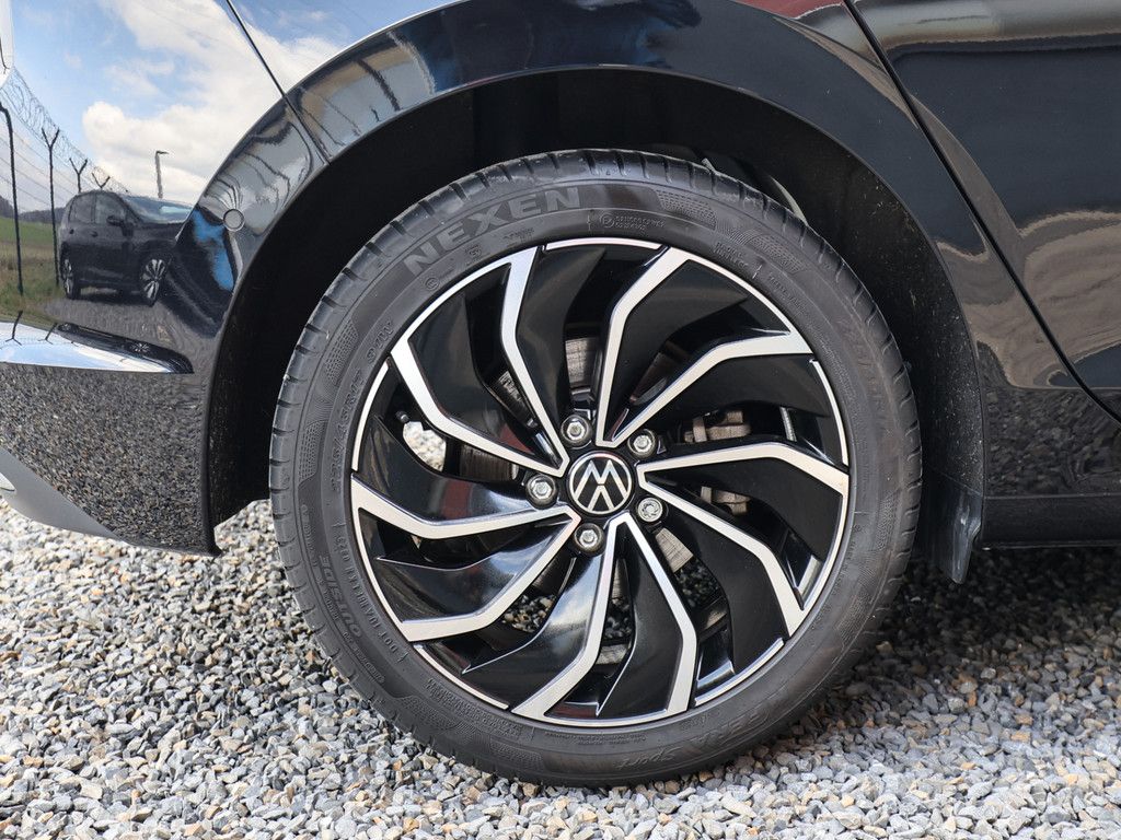 Volkswagen Golf VIII 1.5 e TSI Style DSG - Samsaru's Car Outlet