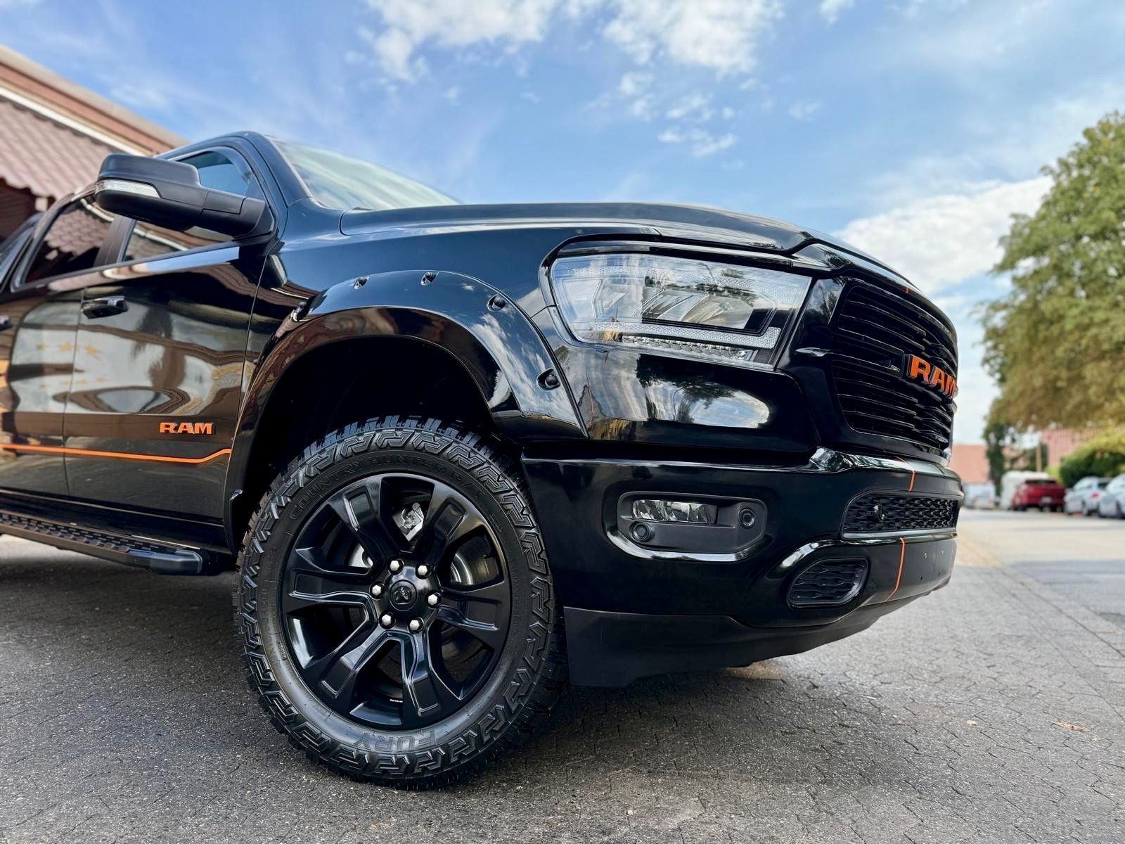 Dodge V8*OFFROAD*LIFT*BÜGEL*LED*4X4*NAVI*AHK*GARANTIE