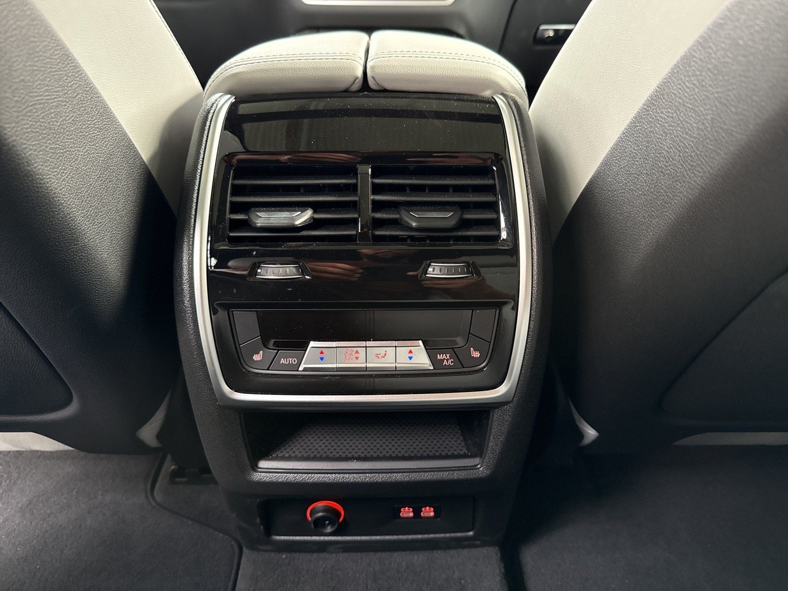 BMW X5 xDrive50e M Sport|AHK|SkyLounge|Autobahnass.