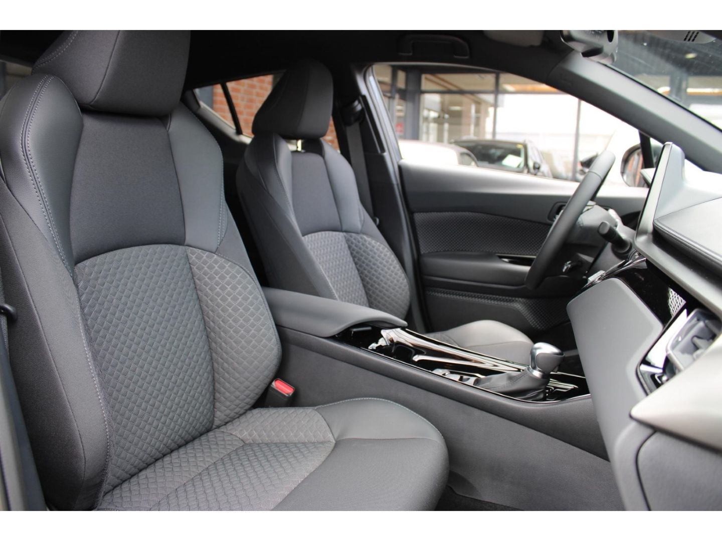 Toyota C-HR Hybrid - Samsaru's Car Outlet