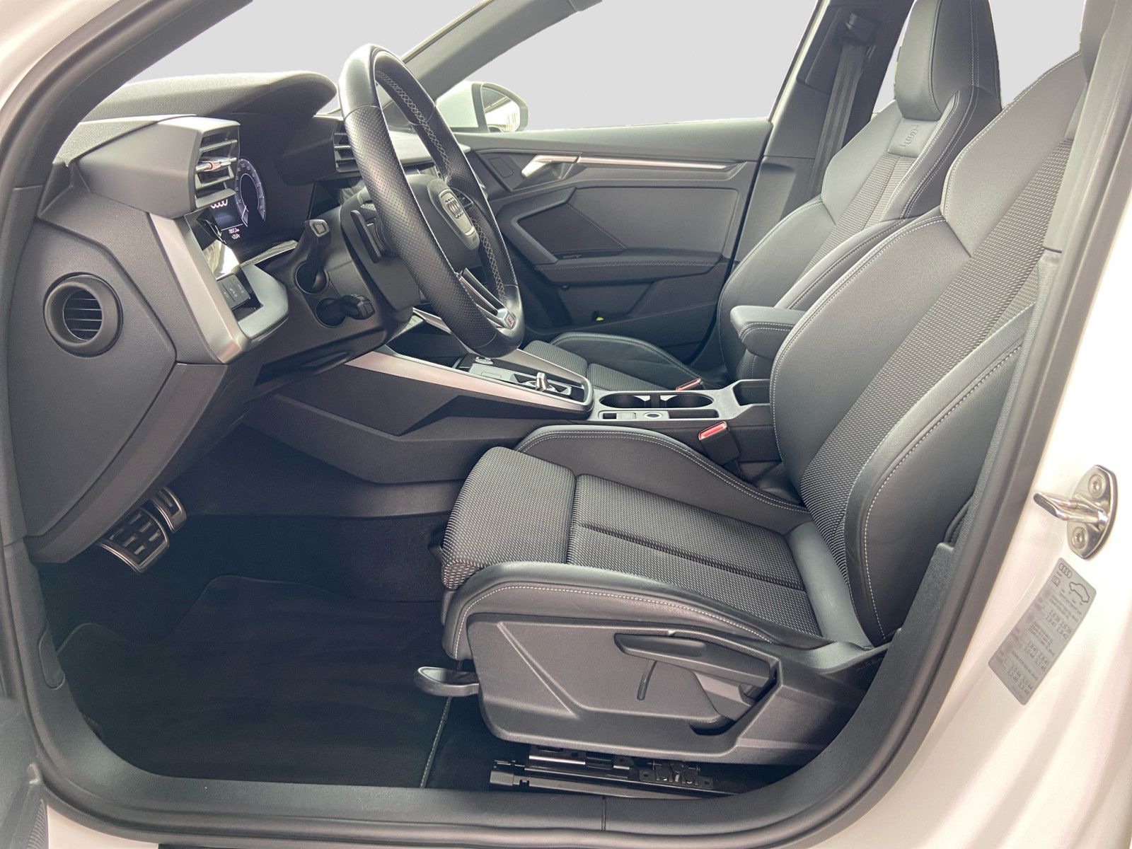 Audi A3 Sportback 40TFSIe S tronic S line - Samsaru's Car Outlet