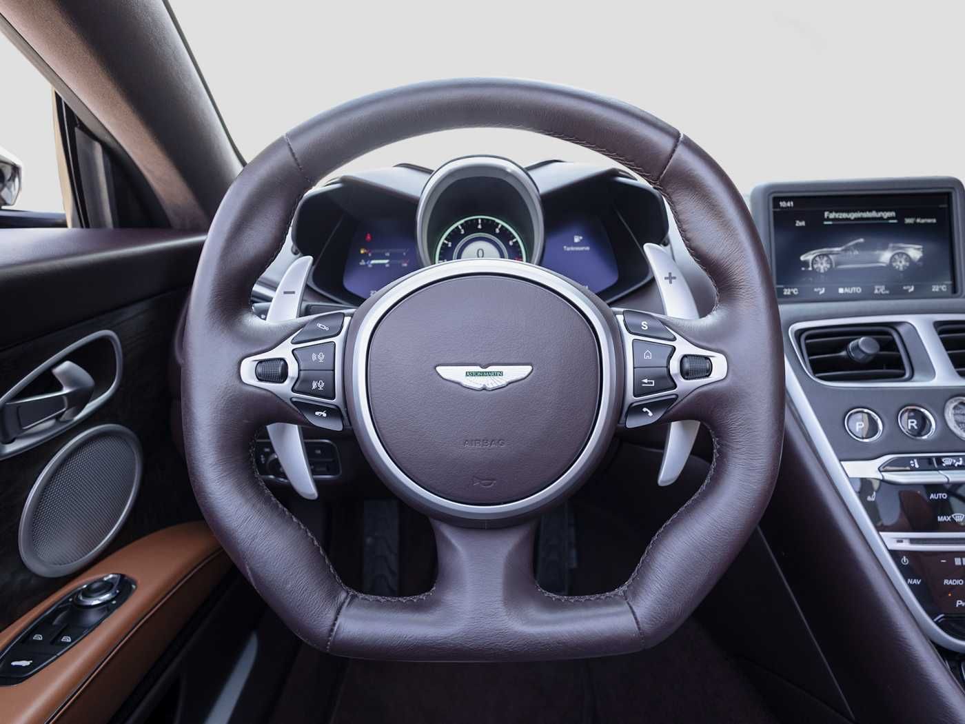 Aston Martin DBS Superleggera Volante -Berwick Bronze-