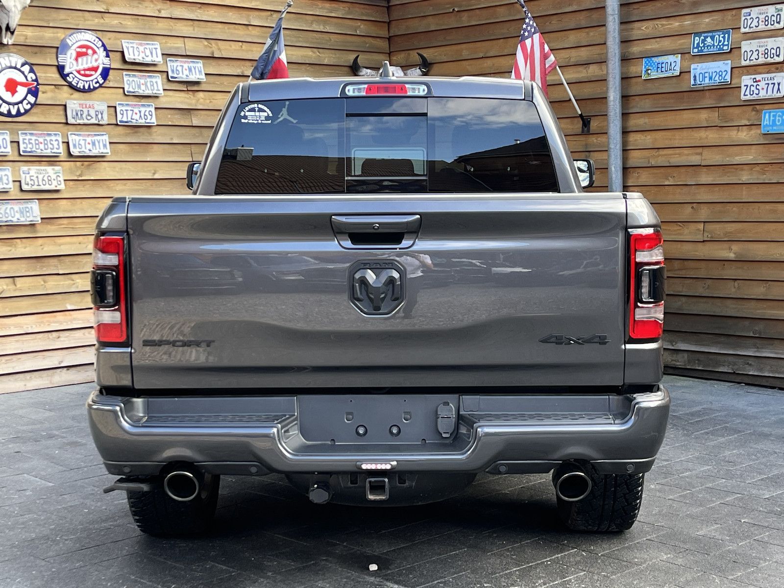Dodge RAM 1500 SPORT 5,7L Pano 4x4 LPG 12´´ Navi AHK