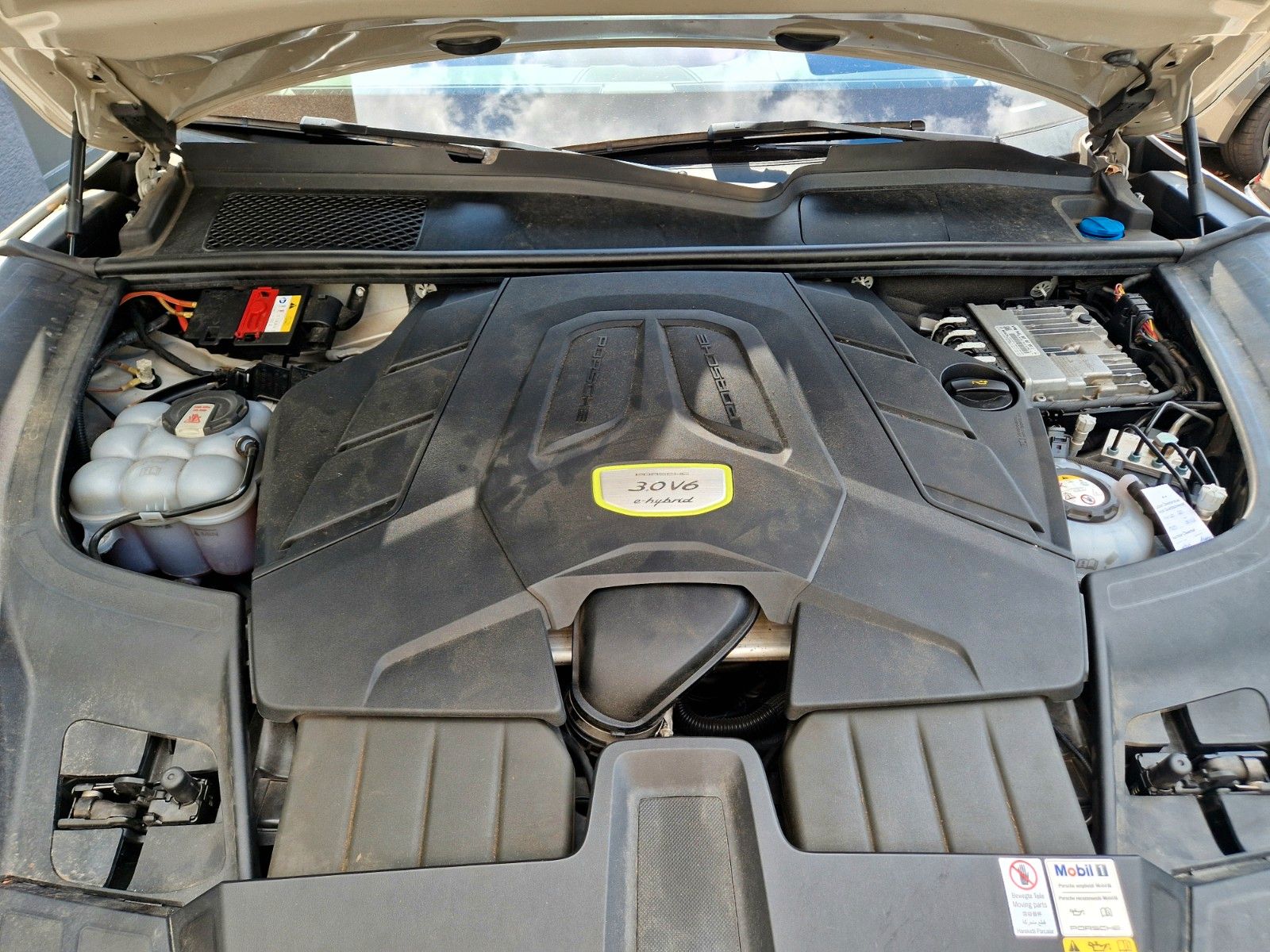 Porsche Cayenne E-Hybrid +SPORTABGAS+PANO+HUD+MEMORY+