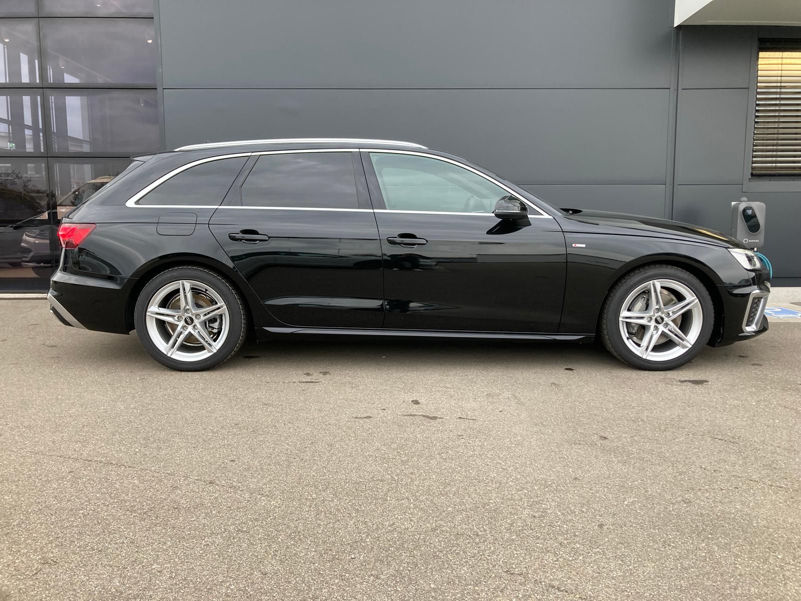 Audi A4 Avant 40 TDI quattro S line - Samsaru's Car Outlet