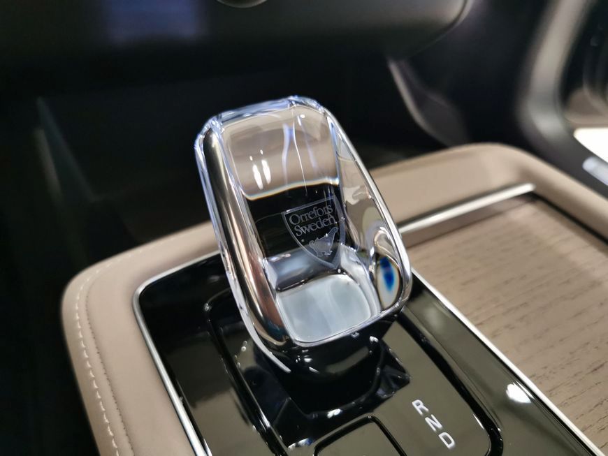 Volvo XC90 T8 AWD Plug-in Hybrid Ultra Dark